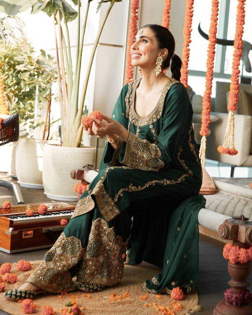 Zehn-e-Zar Embroidered Kurta Set