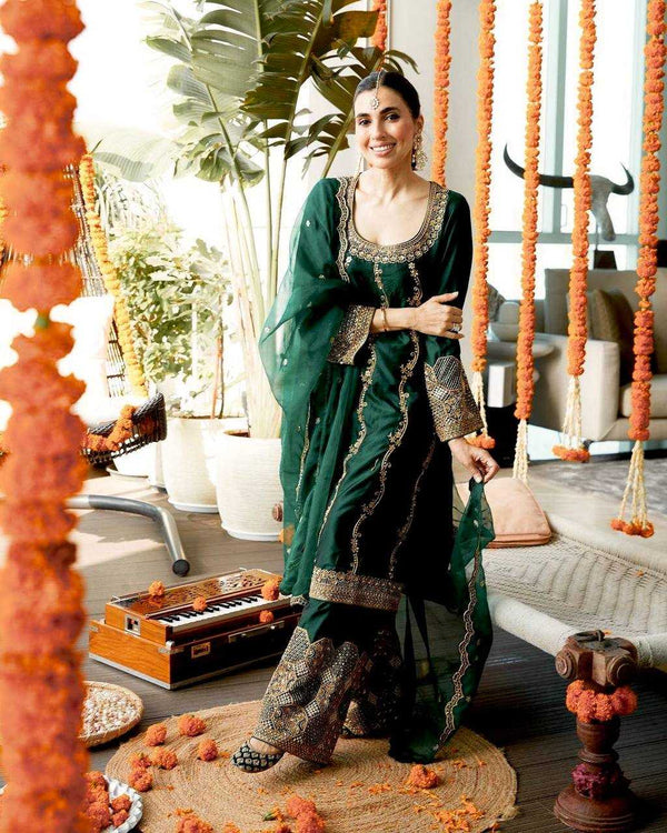 Zehn-e-Zar Embroidered Kurta Set