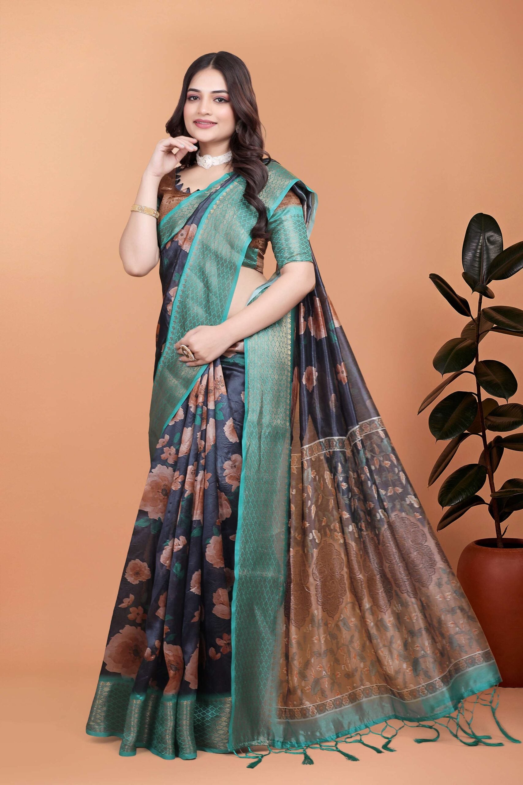 Make a bold yet graceful Saree