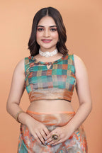 The saree is lightweight and Saree