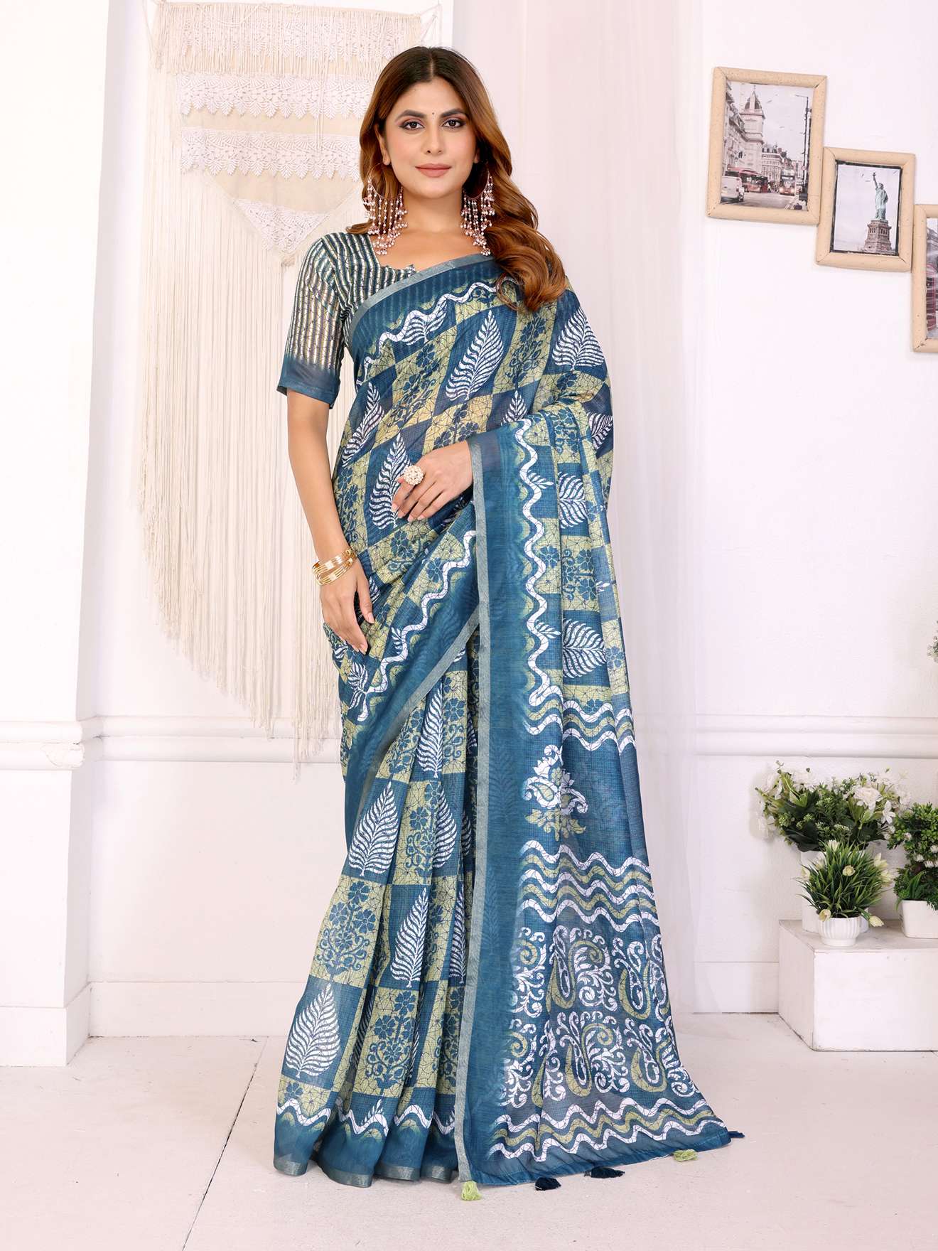 Bring a fresh, contemporary twist Saree