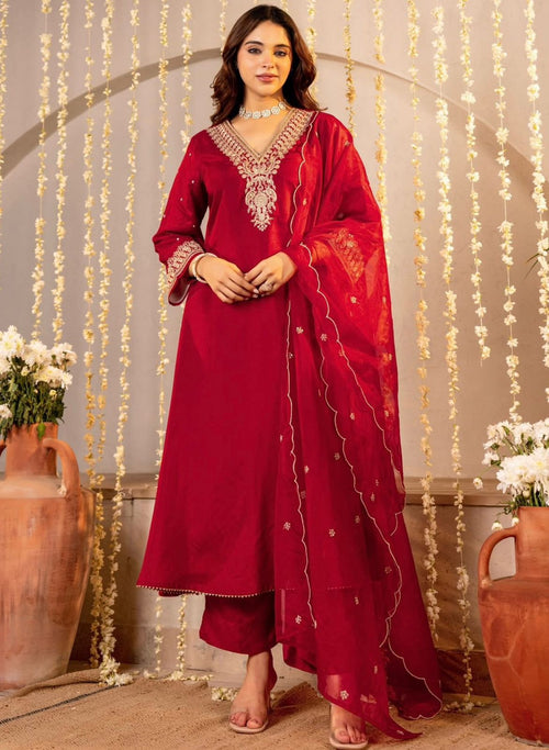 Designer Ethnic Kurta and Pant Set at Snyvia