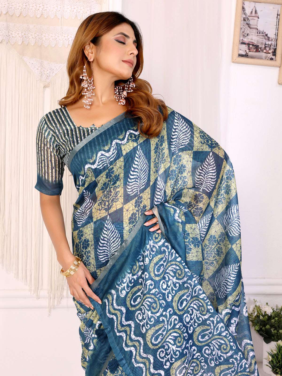 Bring a fresh, contemporary twist Saree
