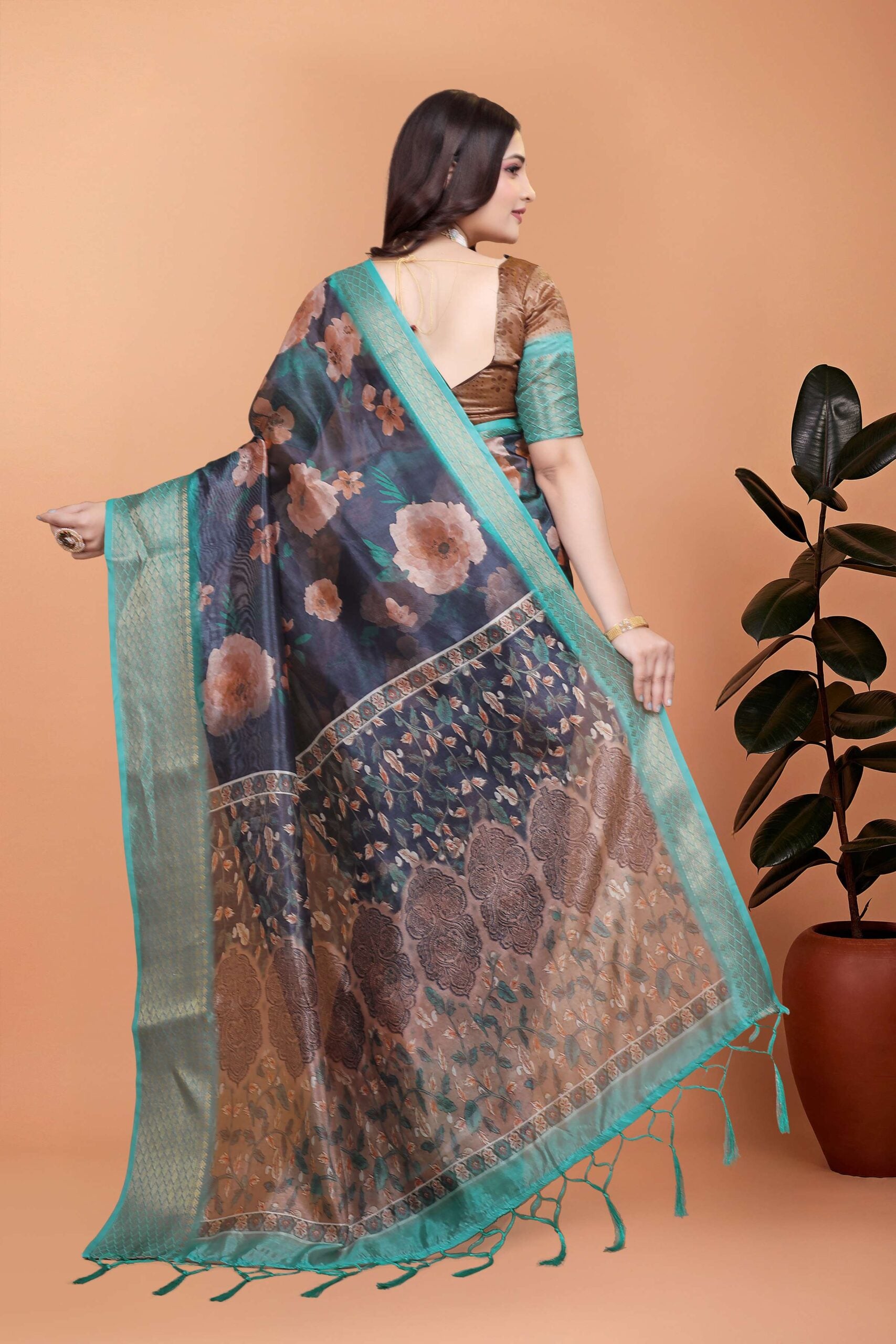 Make a bold yet graceful Saree