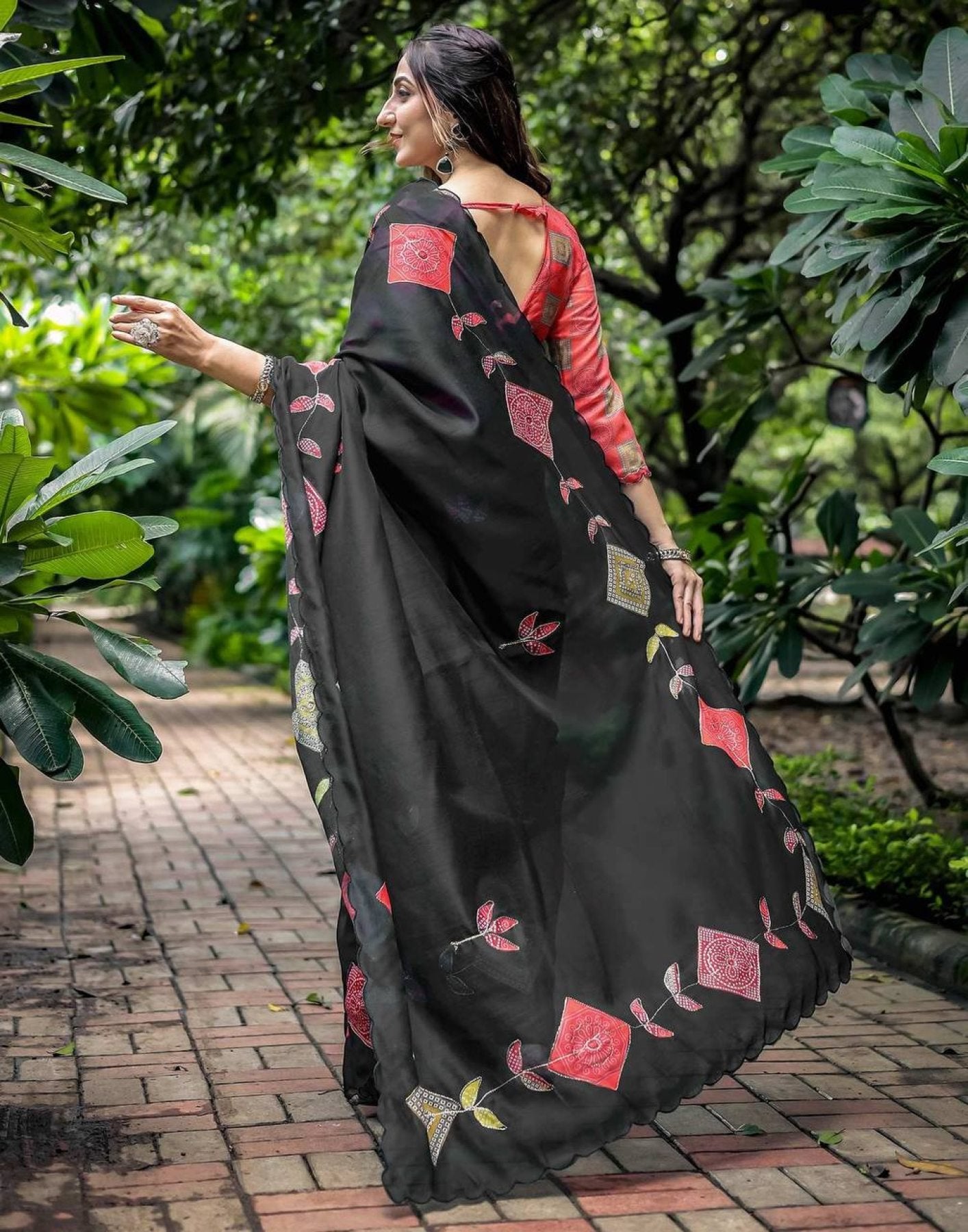 Black Cotton Saree - blouse and border close-up