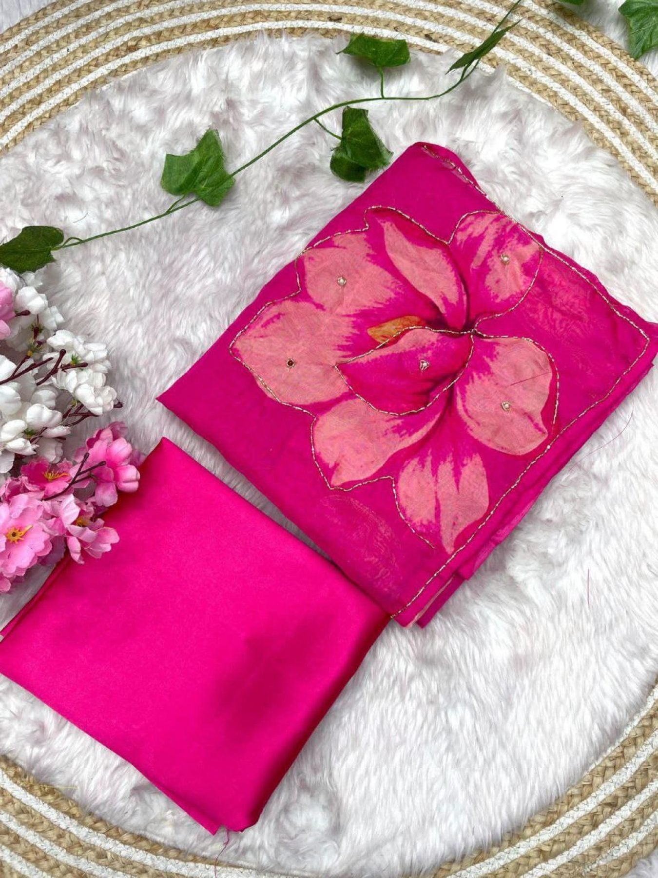 Pink Organza Saree - Handwork pallu design detail