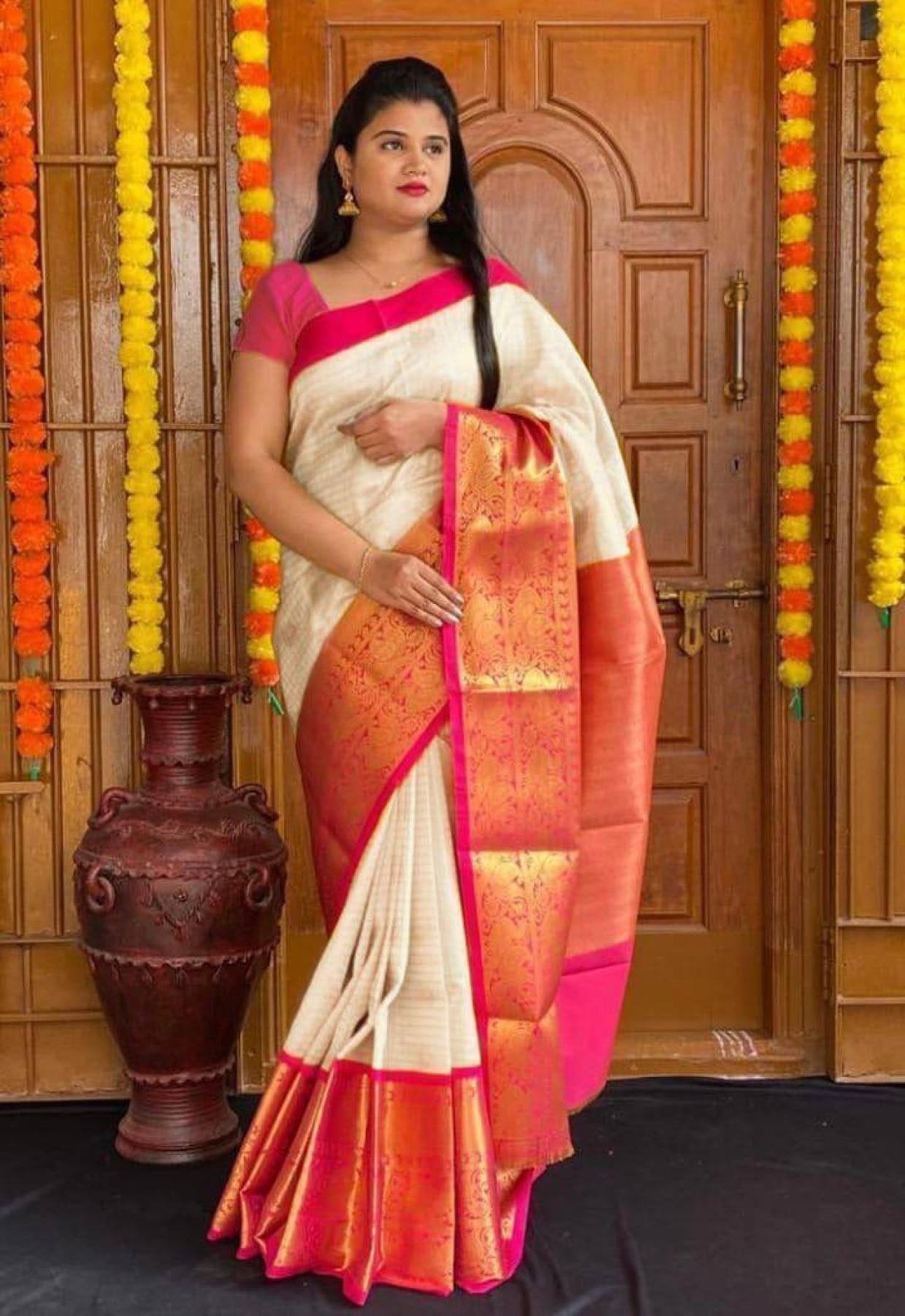 White Banarasi Saree - blouse and border close-up
