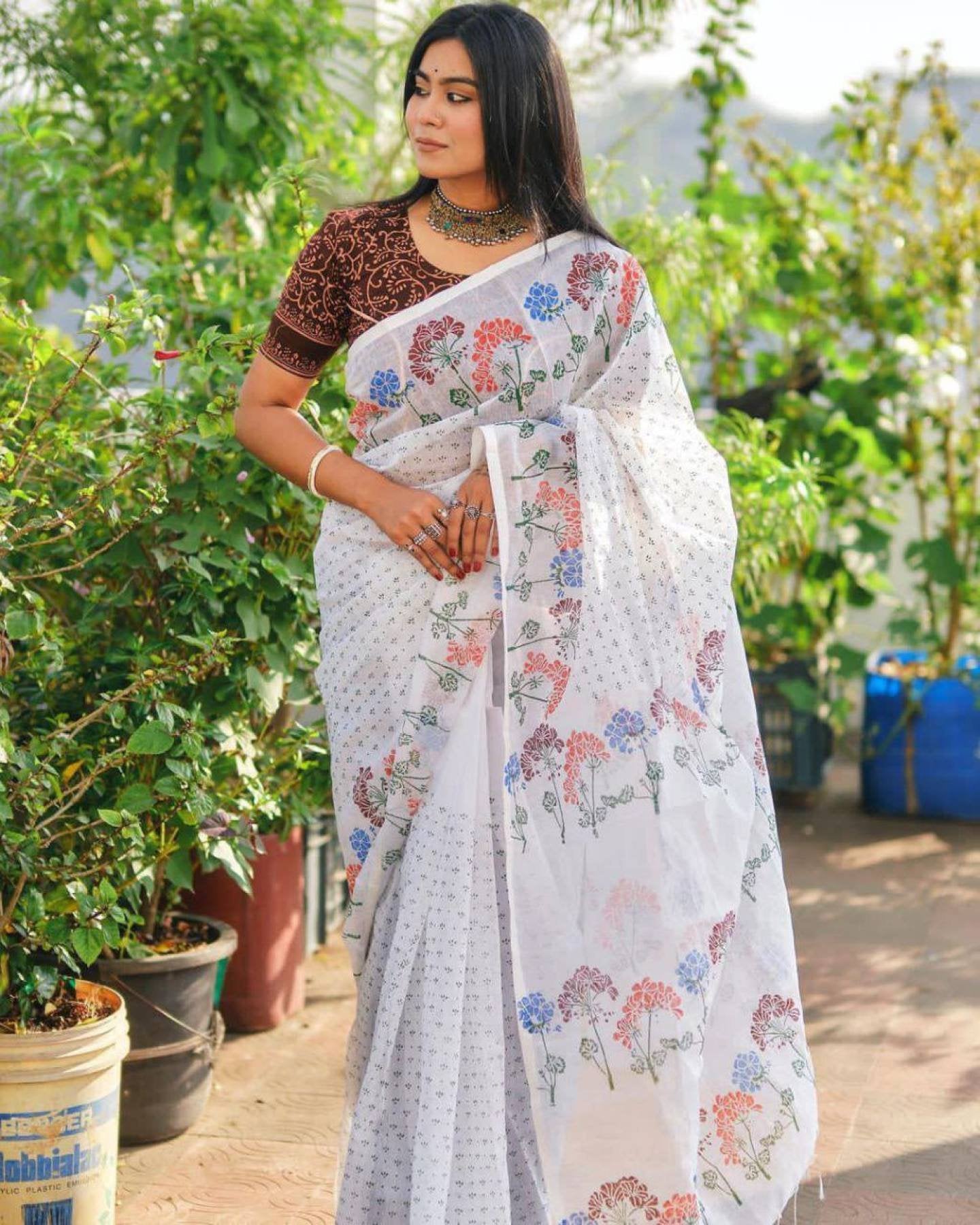 Linen Saree - drape and pallu detail