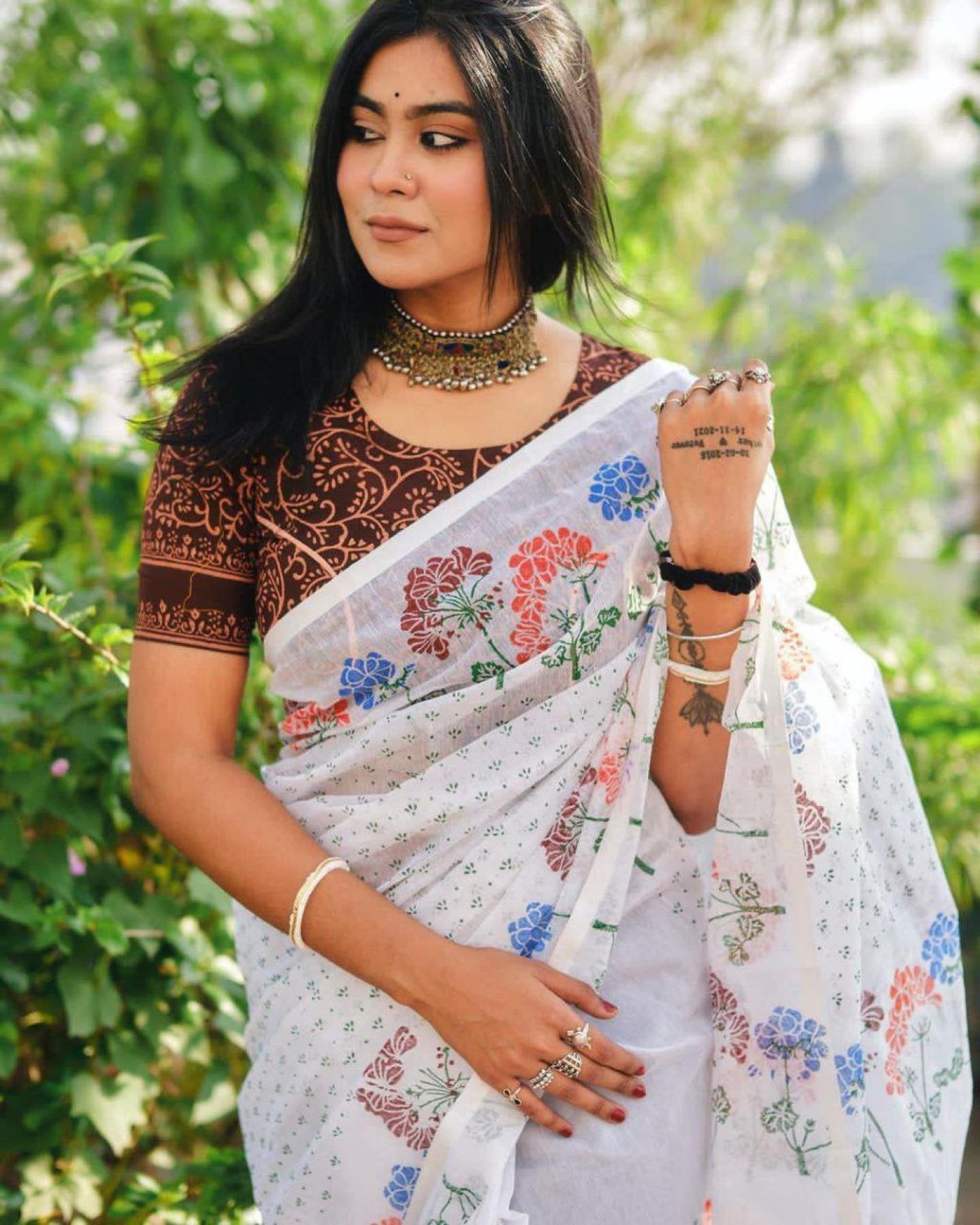 Linen Saree - side drape view