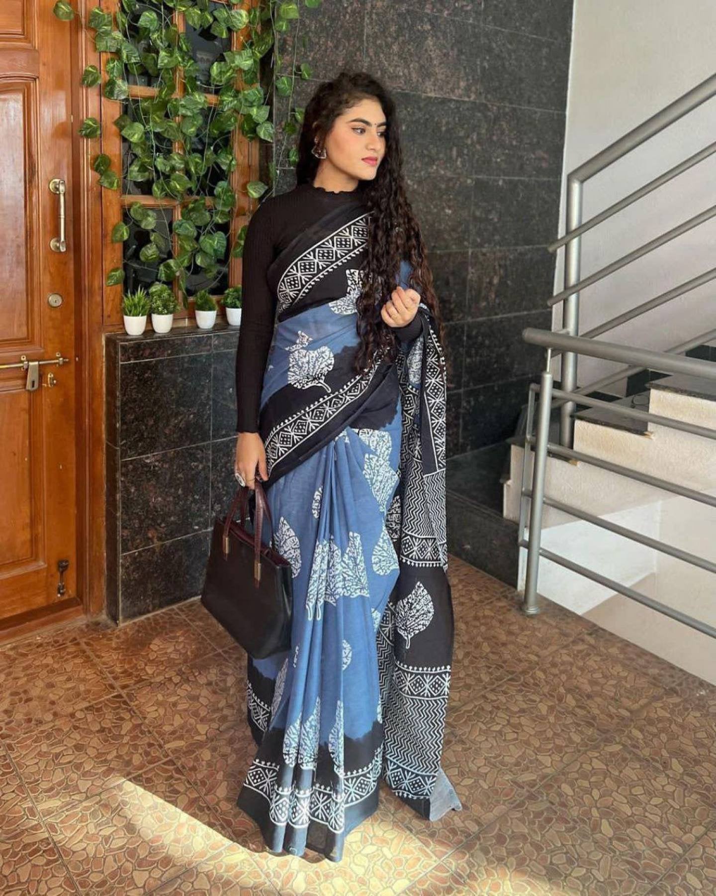 Linen Saree - side drape view
