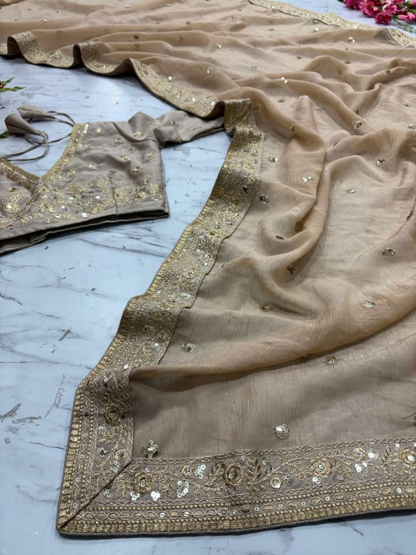 Golden Saree - detail view 11