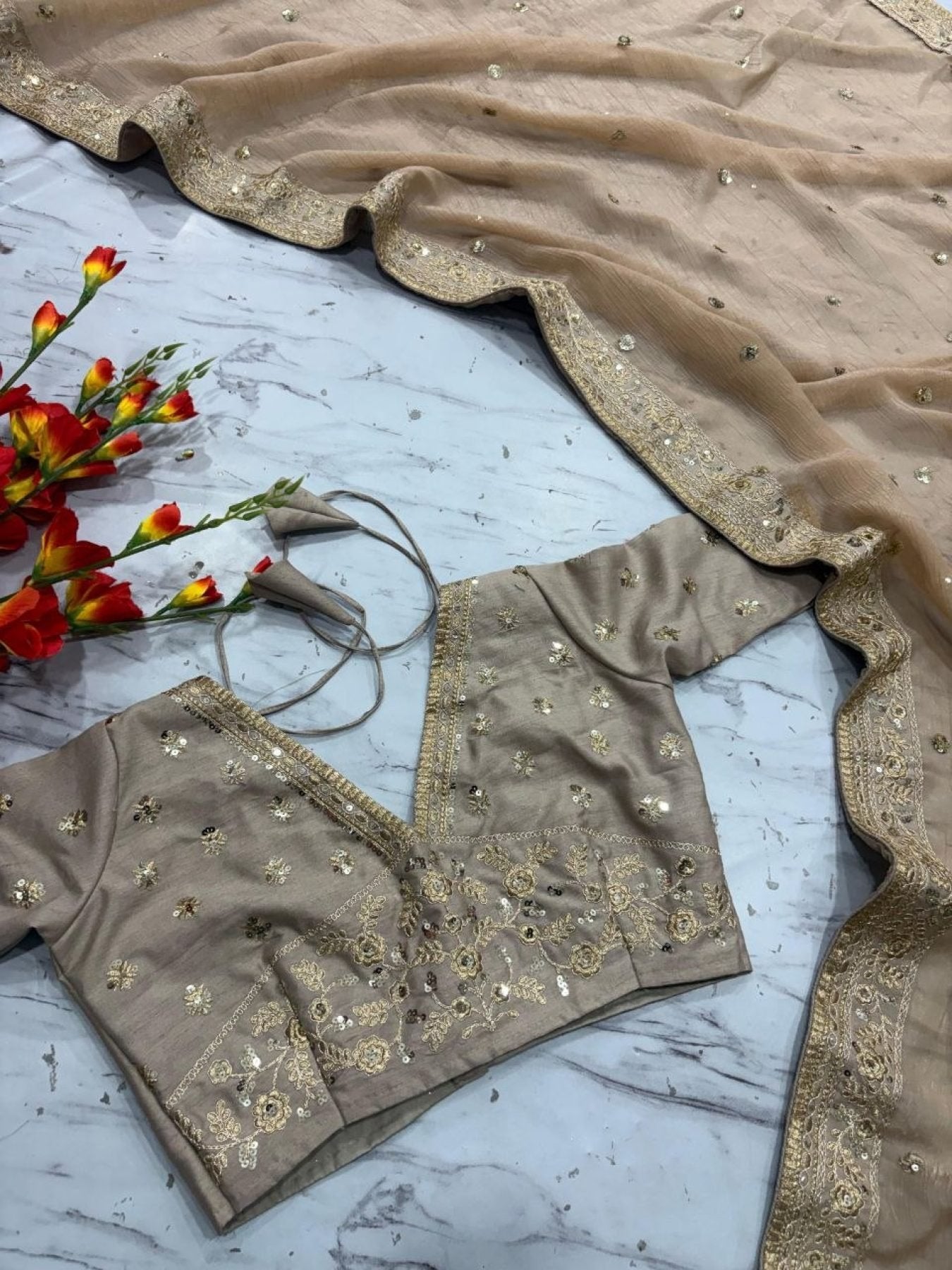 Golden Saree - detail view 12