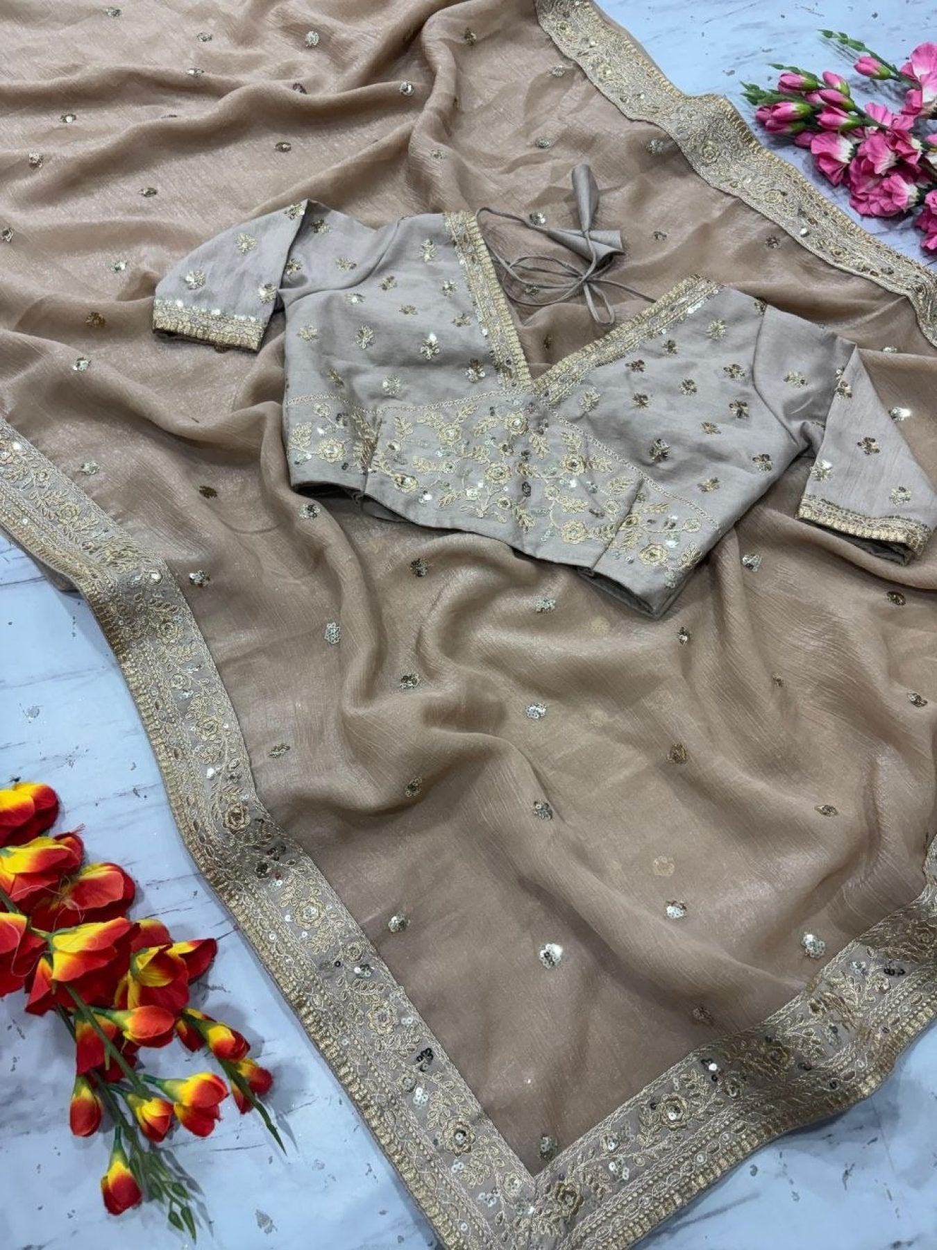 Golden Saree - Sequins pallu design detail