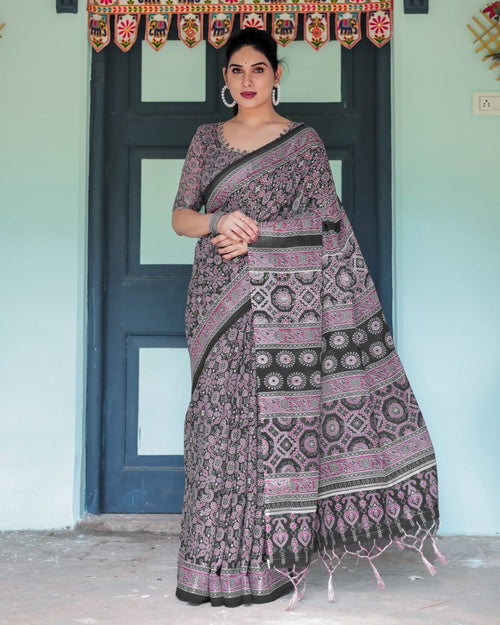Black Cotton Saree - drape and pallu detail