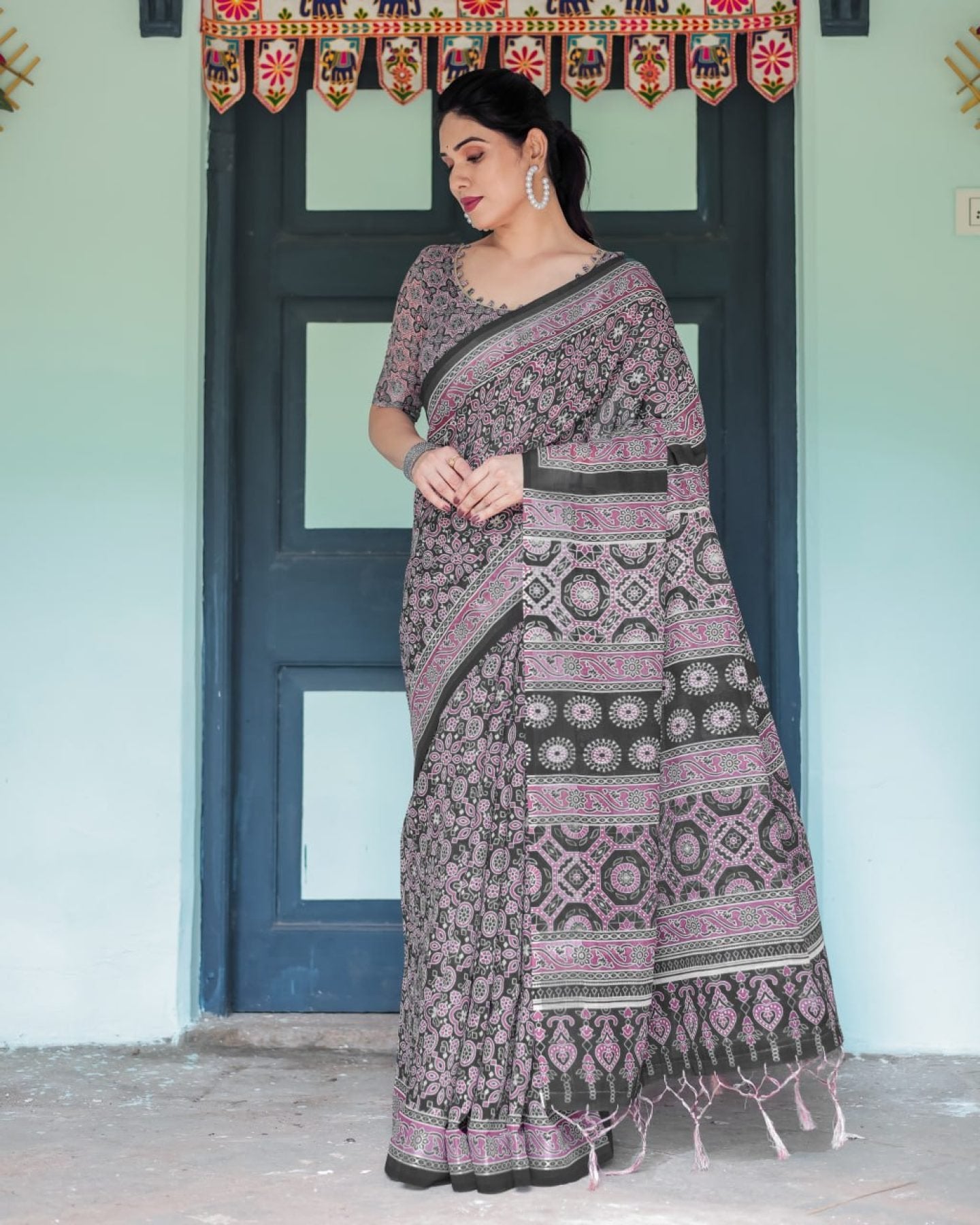 Black Cotton Saree - blouse and border close-up