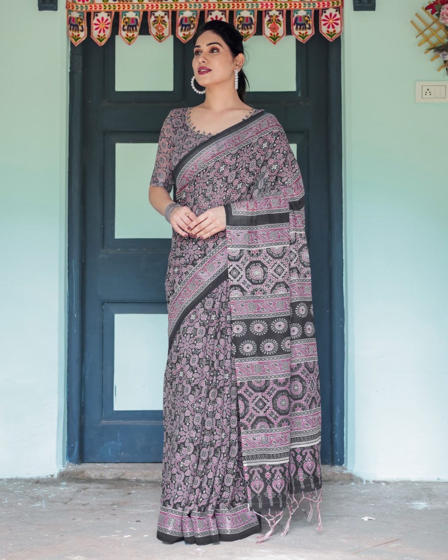 Black Cotton Saree - pallu design detail