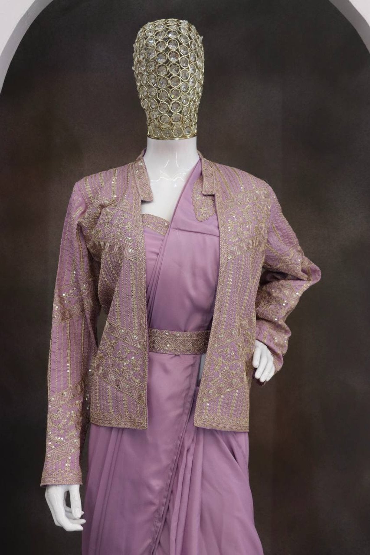 Lavender Crepe Saree - Embroidery pallu design detail