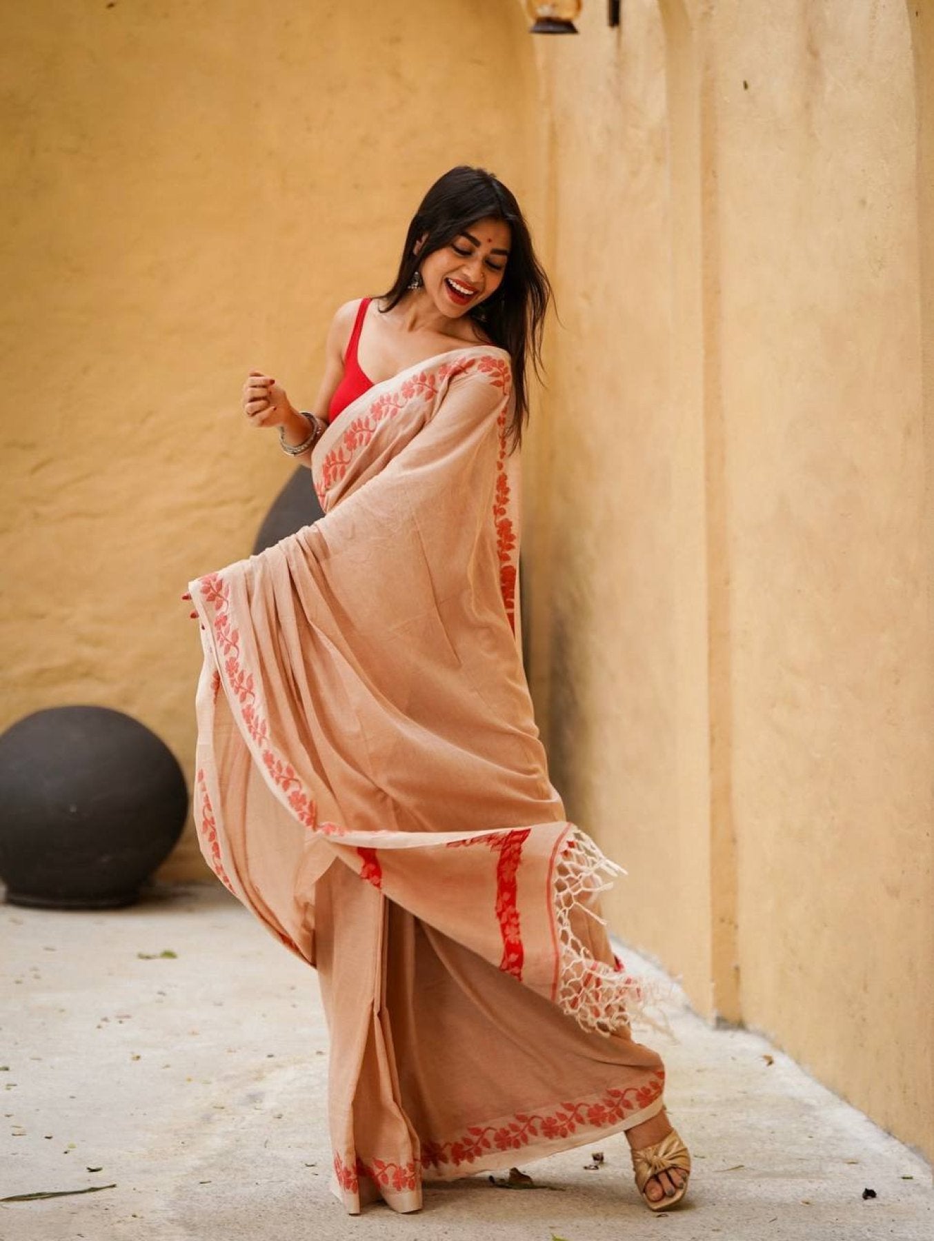 Cream Cotton Saree - embroidery work detail