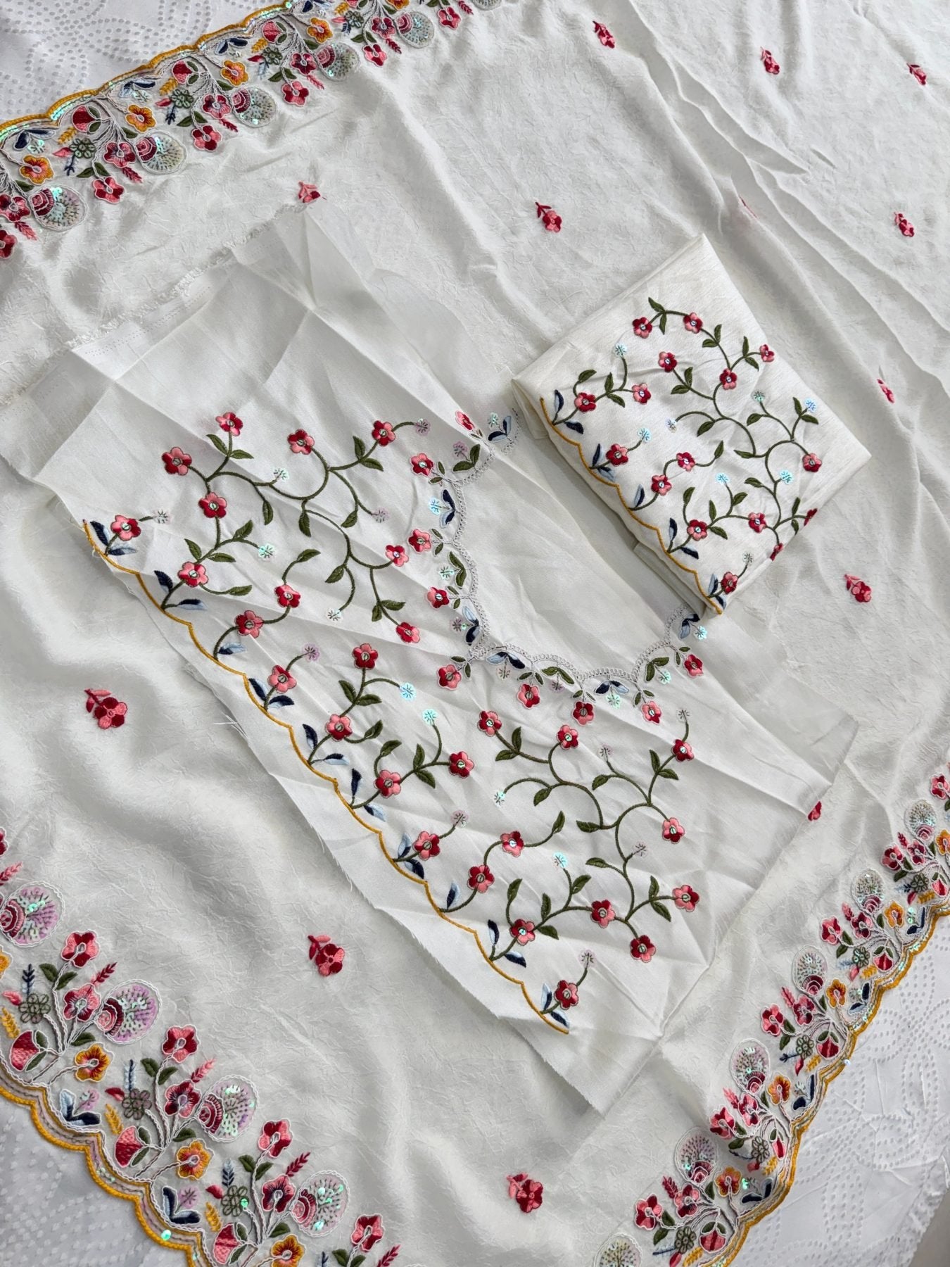 White Silk Saree - detail view 12