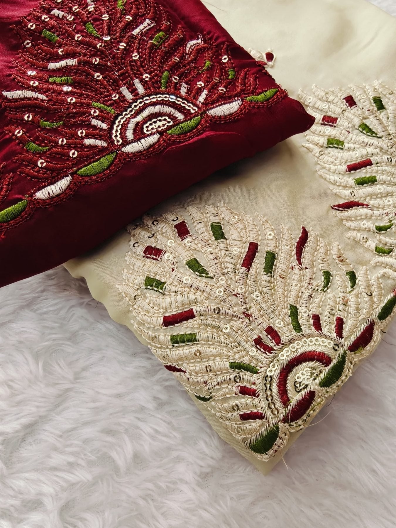 White Saree - blouse and border close-up