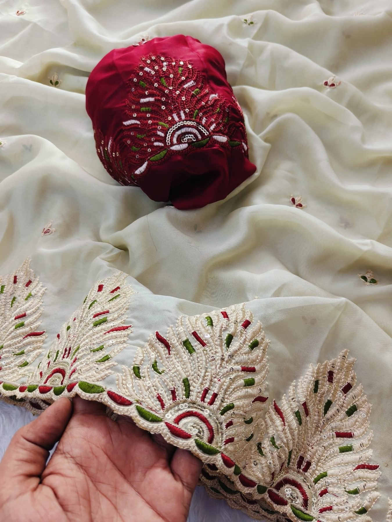 White Saree - pallu design detail