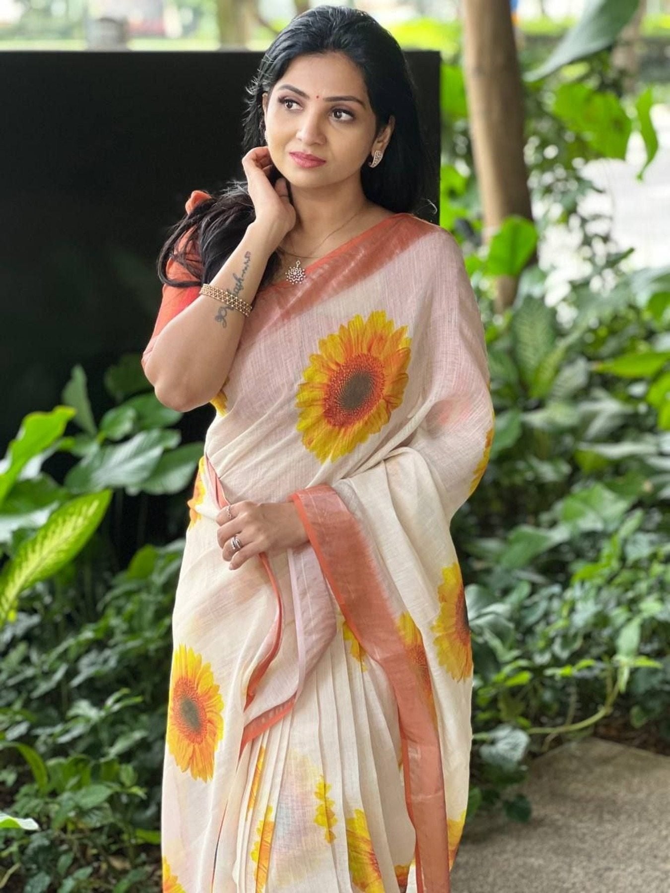 Silver Linen Saree - styling and accessories view