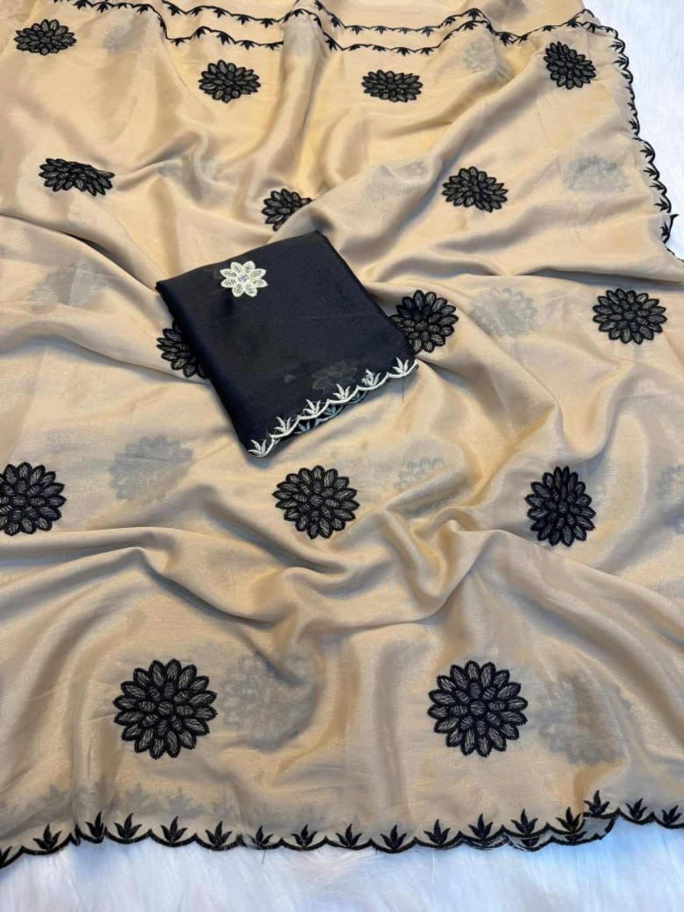 Cream Silk Saree - blouse and border close-up