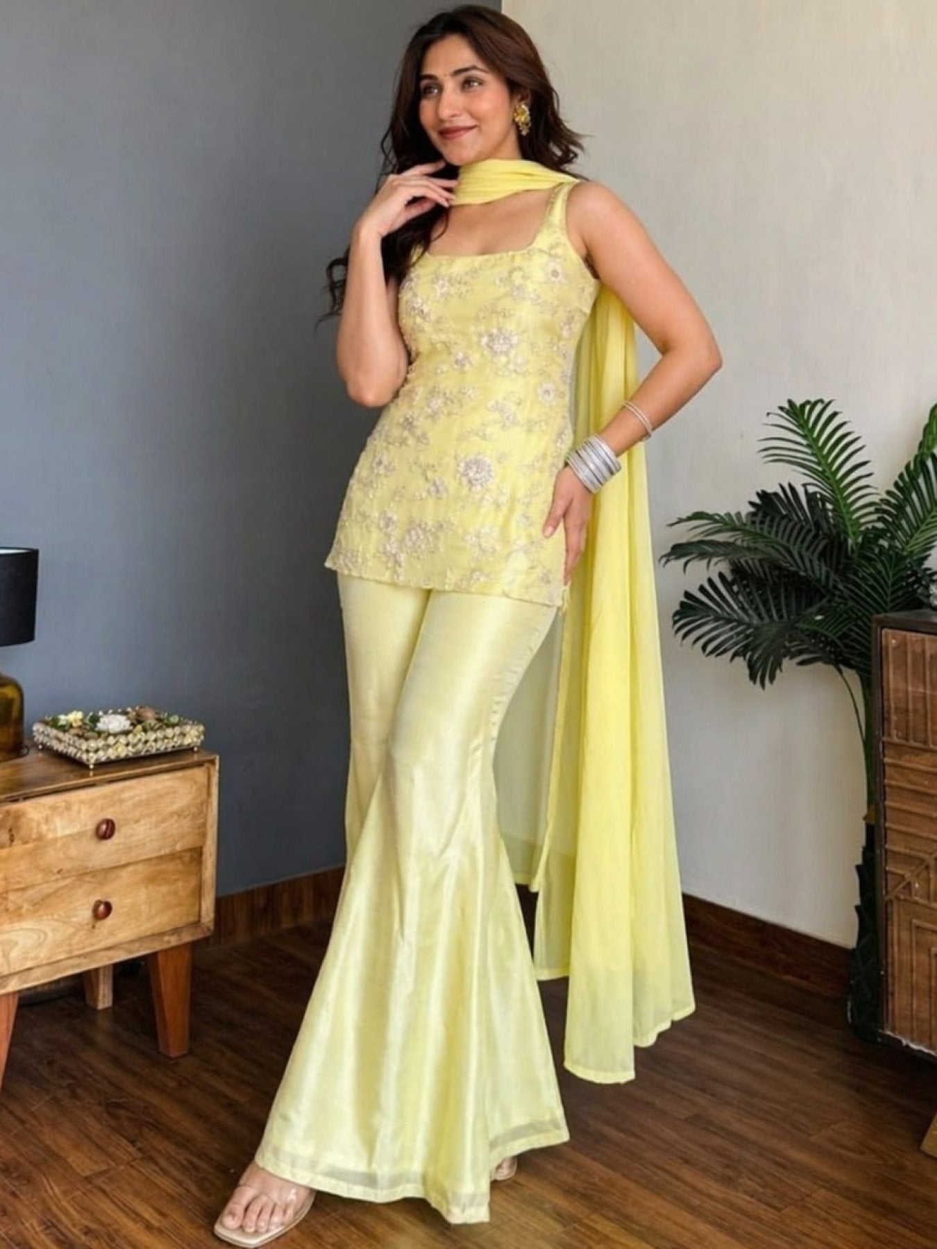 Festive Wear Faux Georgette 3 Piece Kurta Pant with Matching Dupatta fabric texture detail