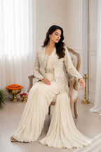 Cream Crepe Saree - drape and pallu detail