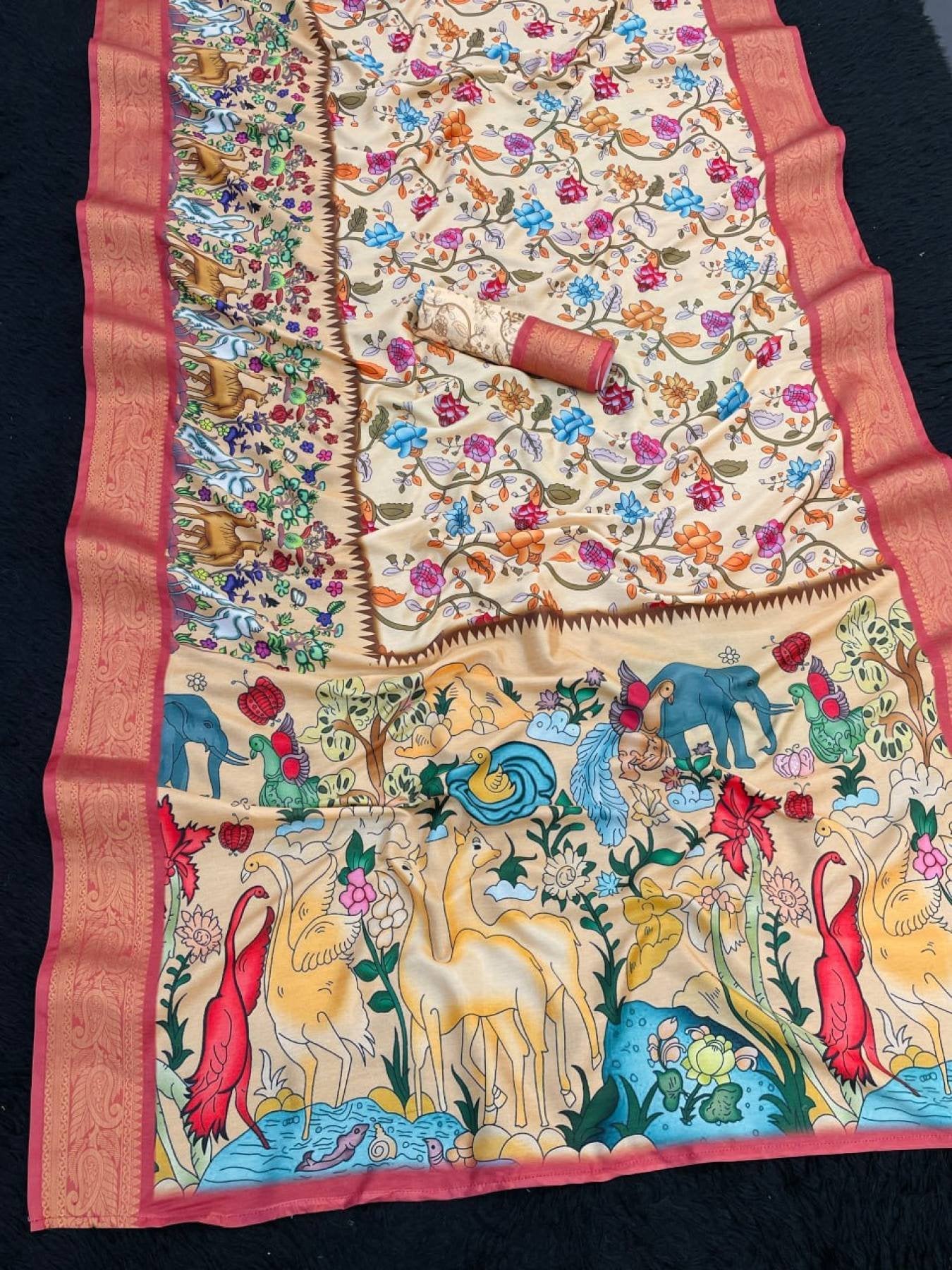 Dola Saree - blouse and border close-up