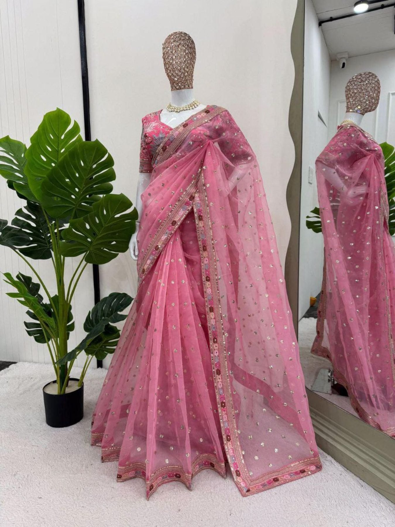 Organza Saree - blouse and border close-up