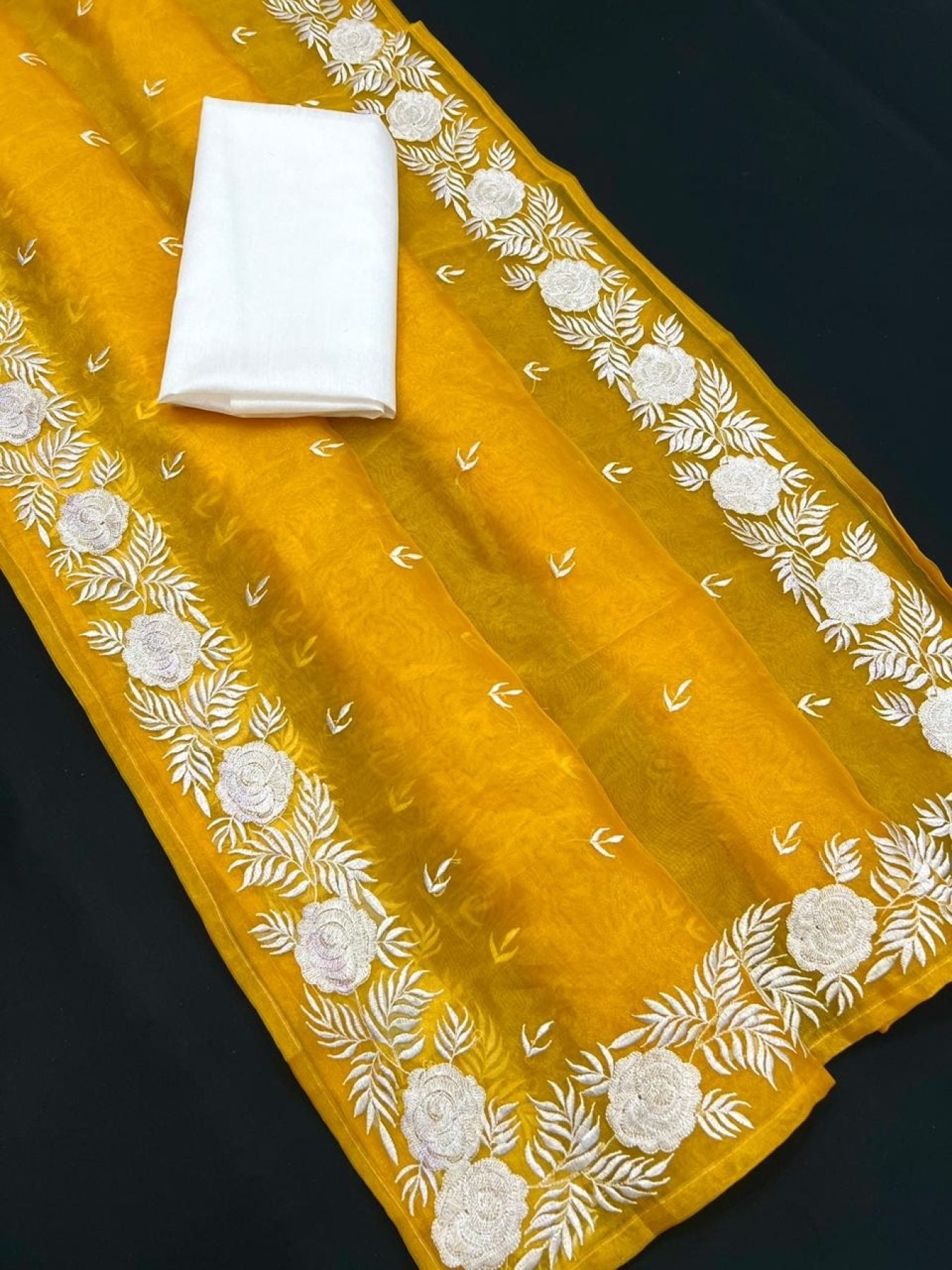 Organza Saree - pallu design detail