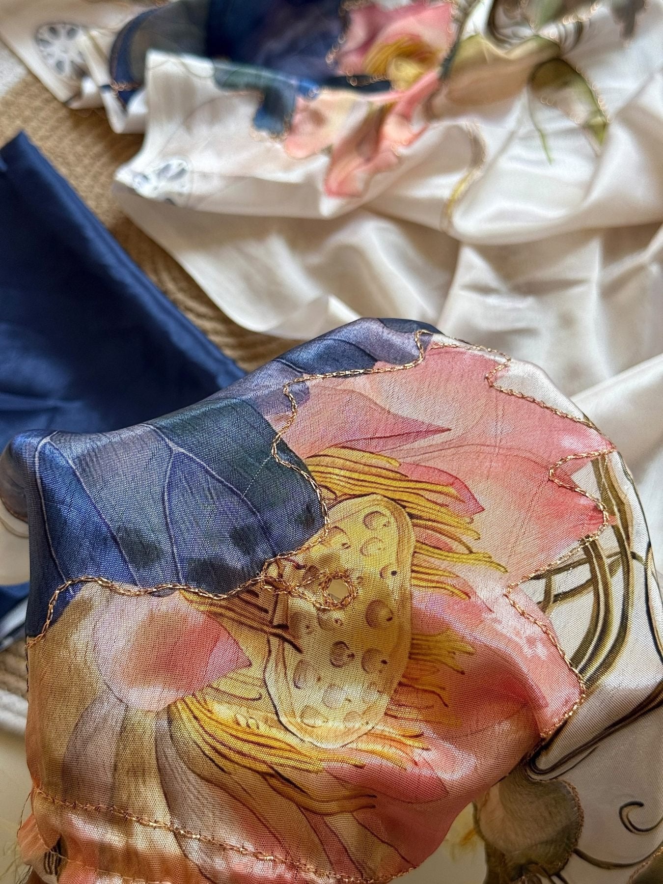 White Chinon Saree - Print pallu design detail