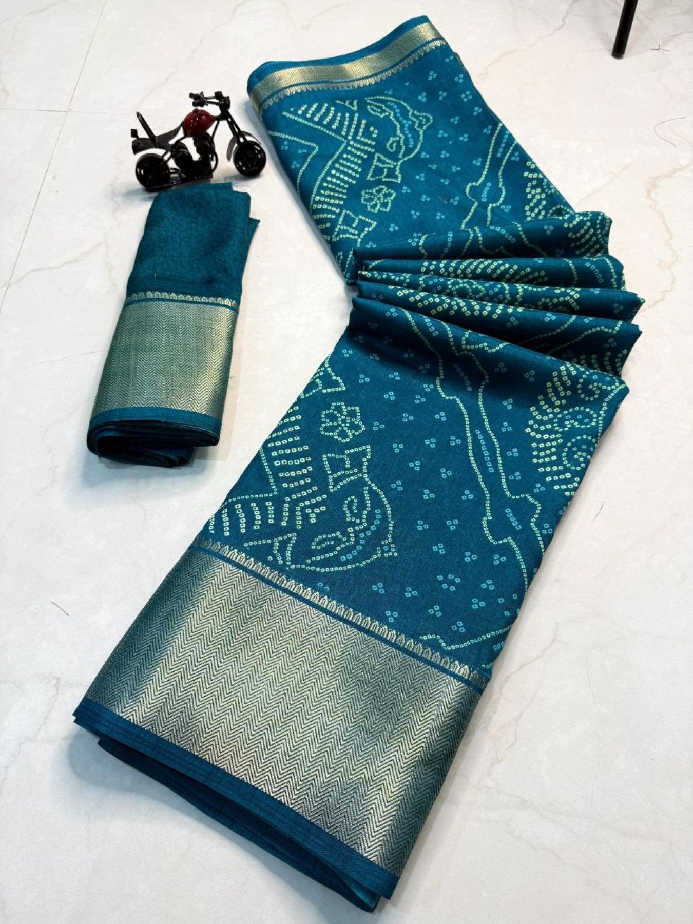 Dola Saree - blouse and border close-up