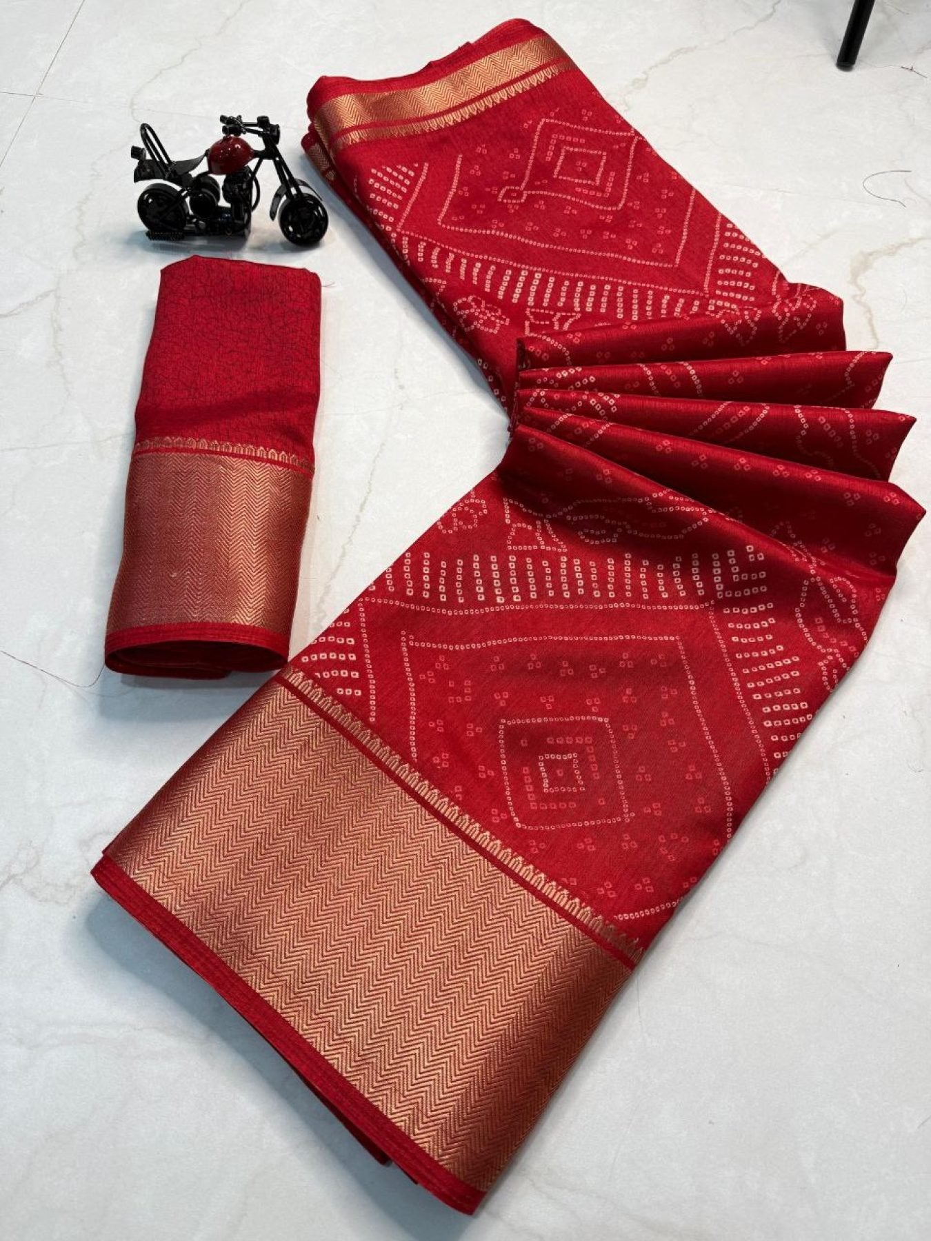 Dola Saree - Print embroidery work detail