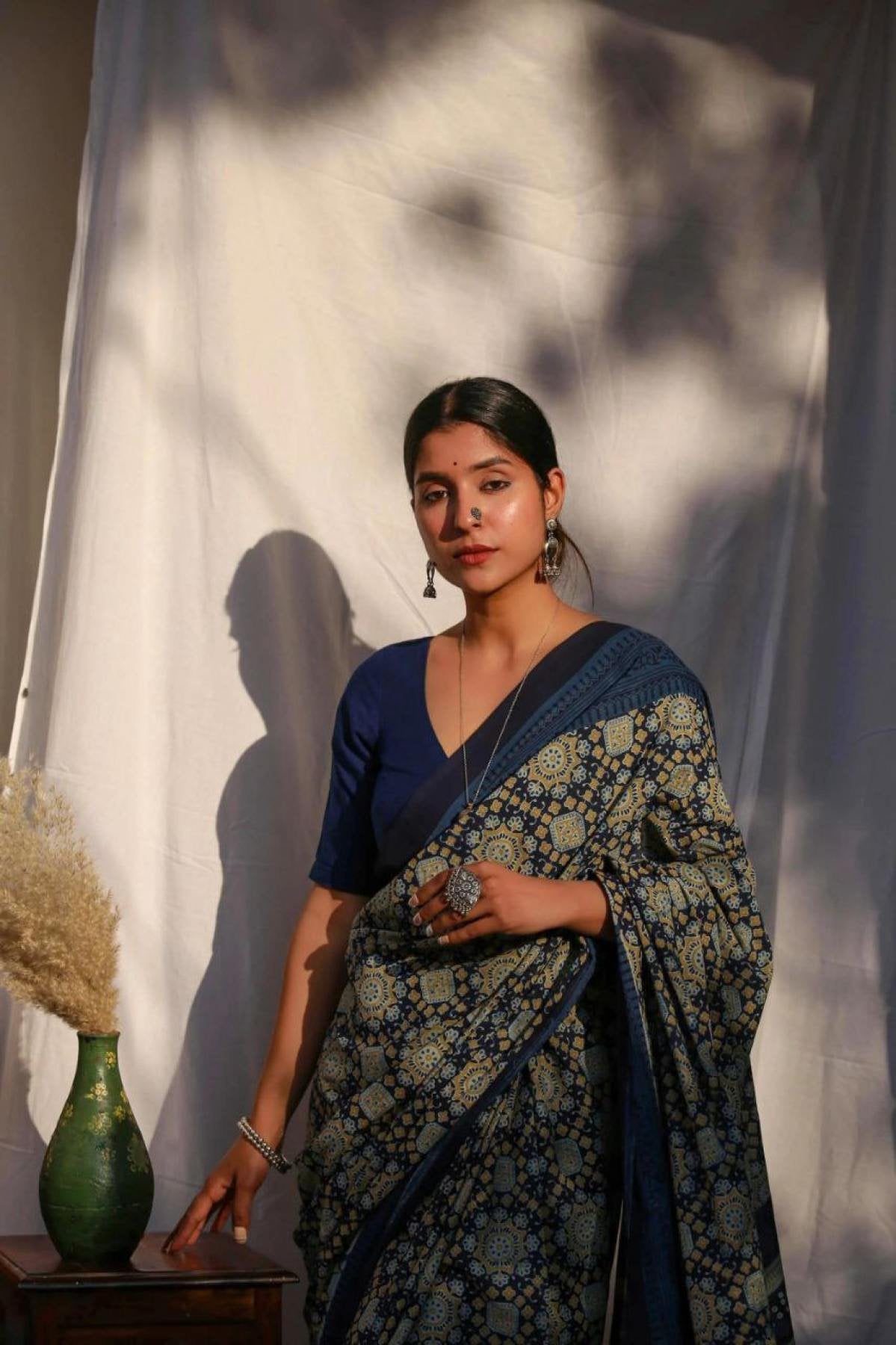 Linen Saree - side drape view