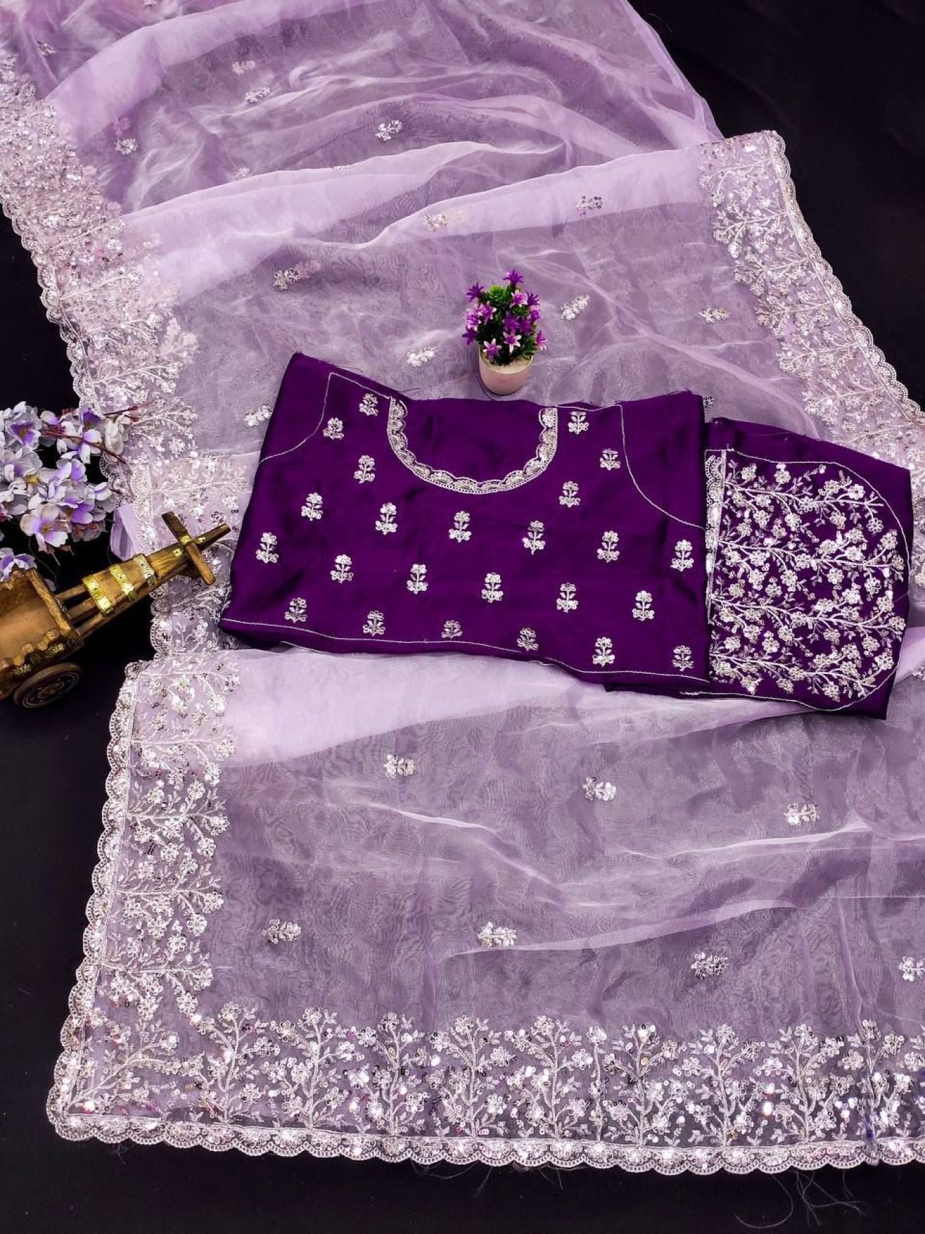 Lavender Organza Saree - detail view 12
