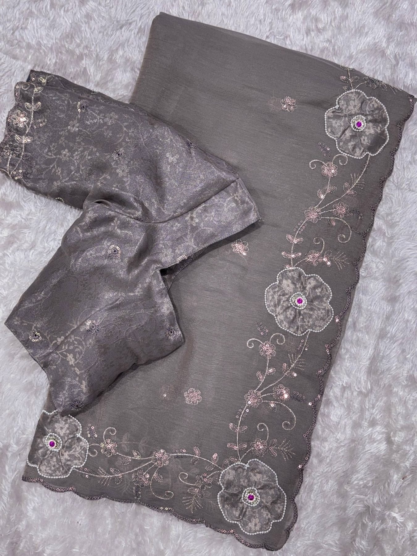 Grey Chiffon Saree - blouse and border close-up