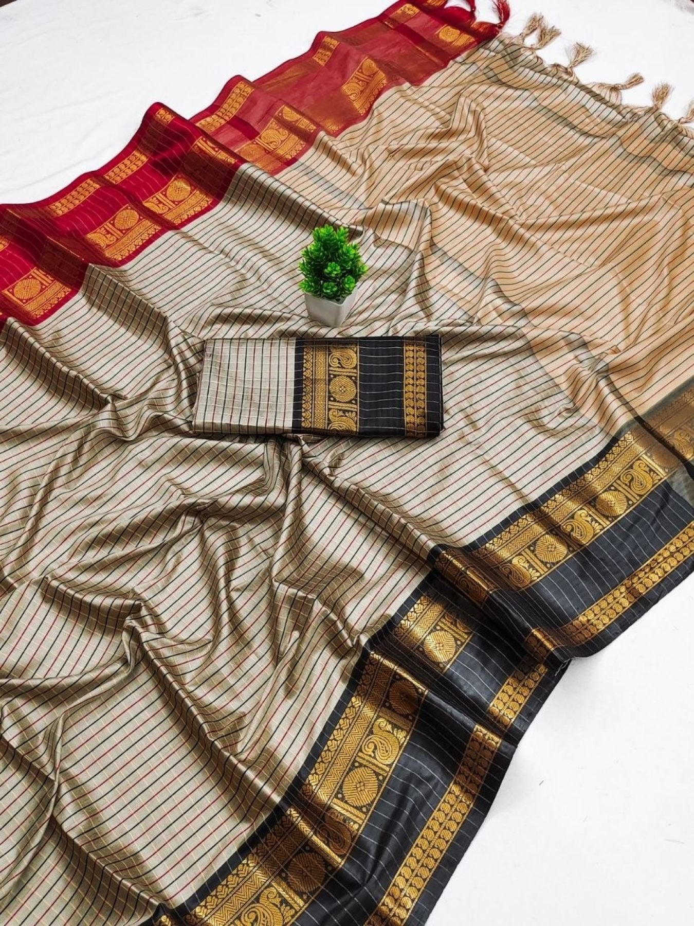 Gold Silk Saree - blouse and border close-up