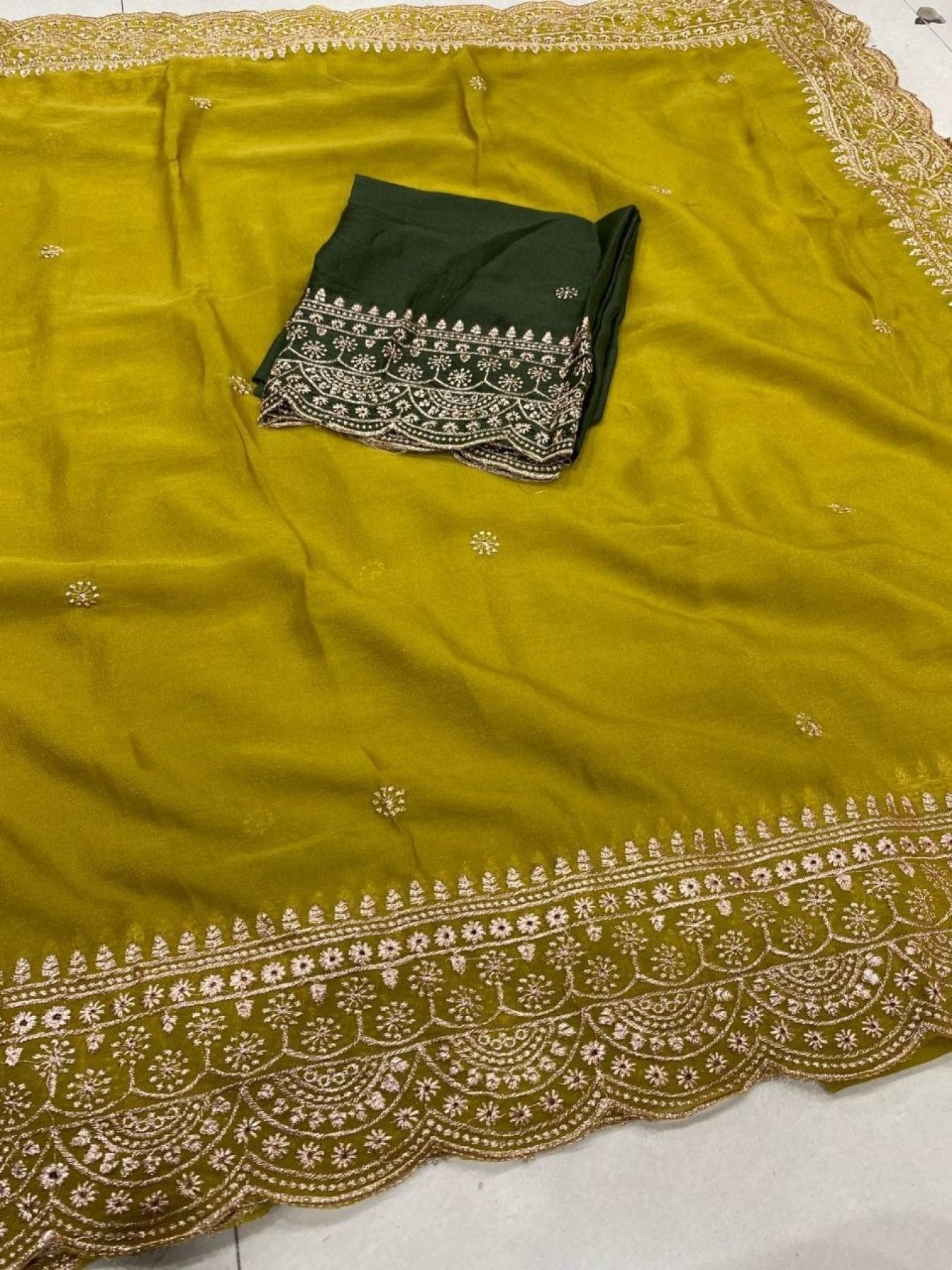 Mustard Georgette Saree - blouse and border close-up