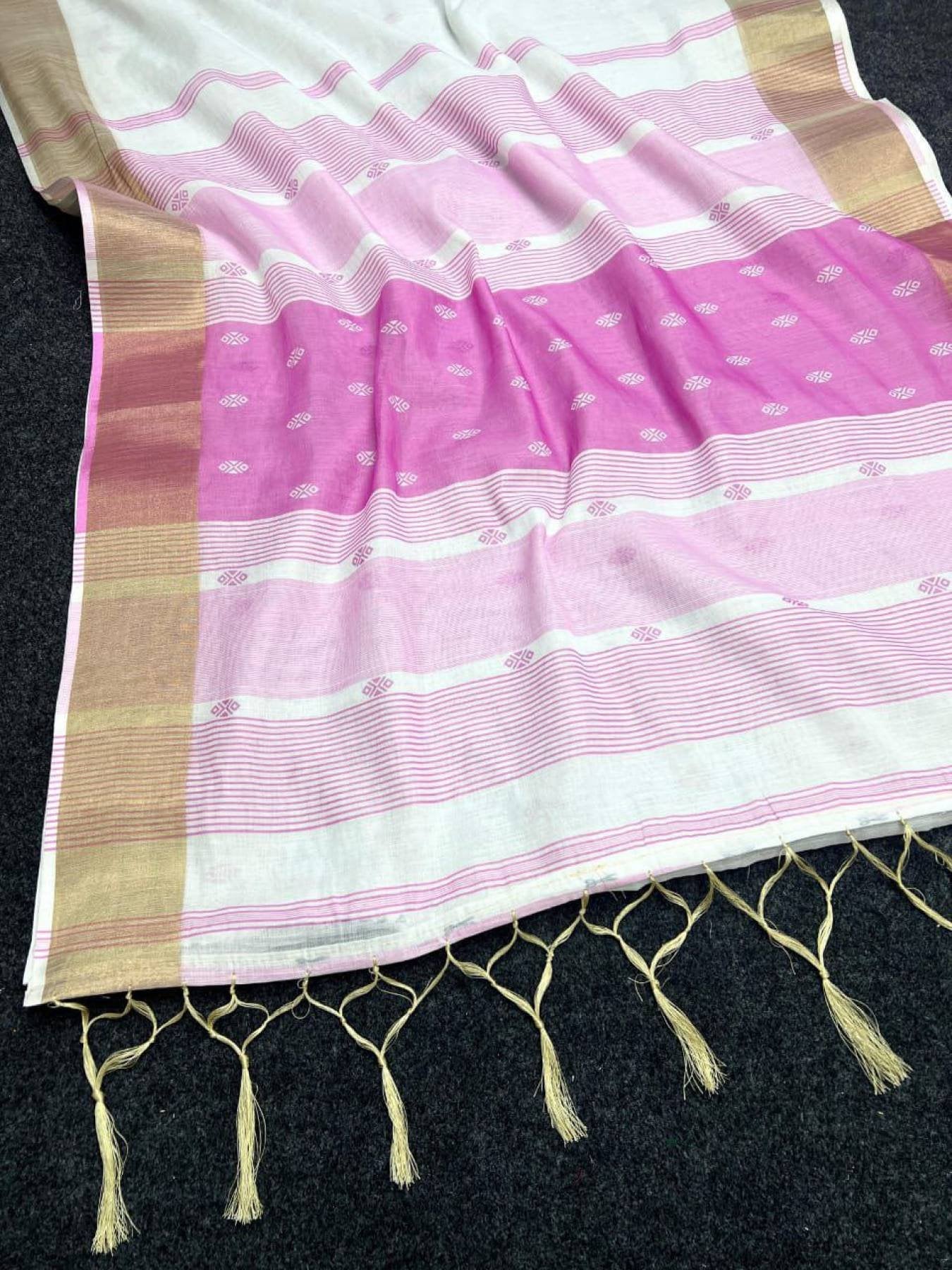 Golden Linen Saree - detail view 13