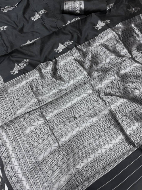 Black Silk Saree - drape and pallu detail