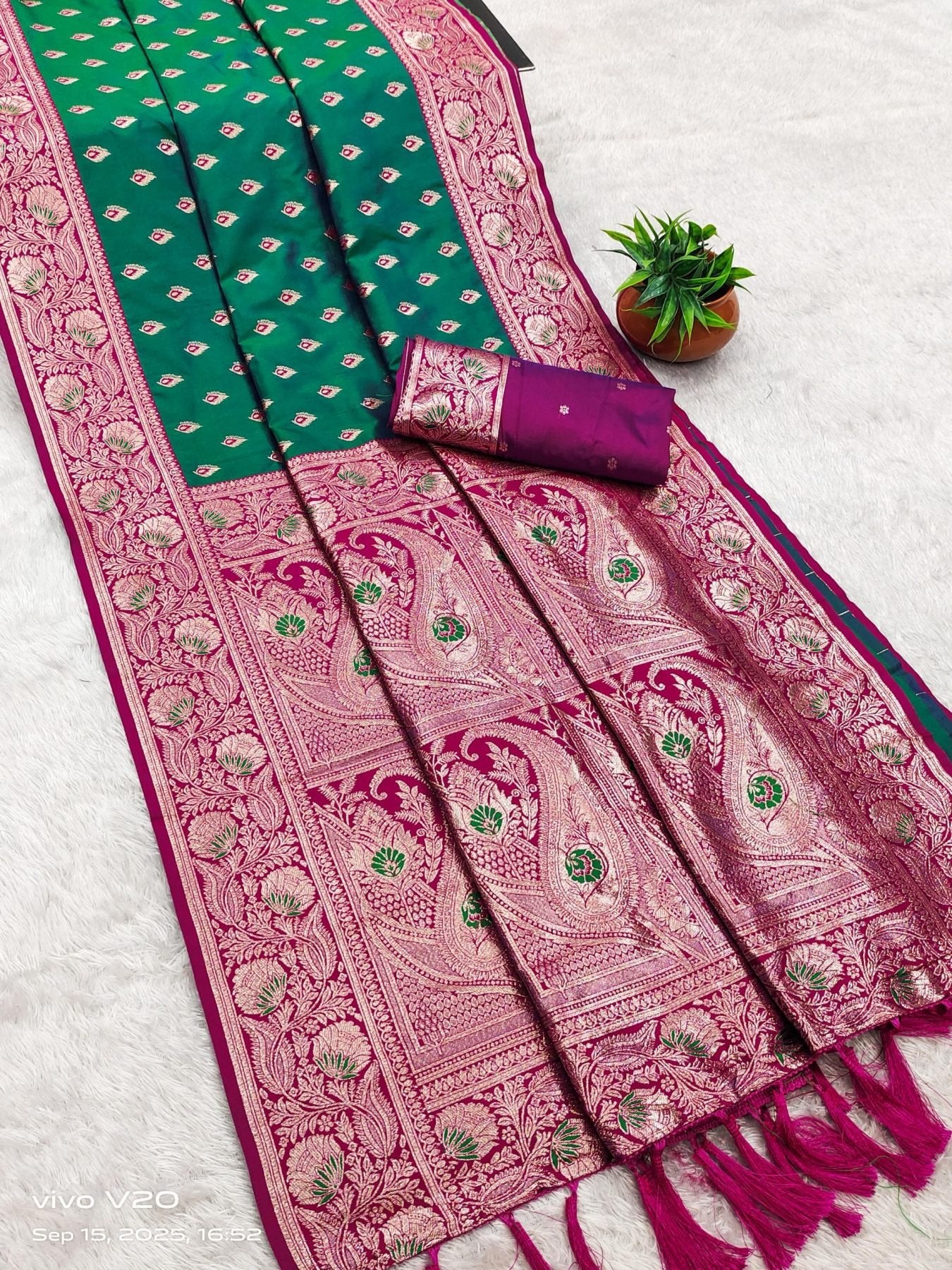 Banarasi Saree - fabric texture close-up