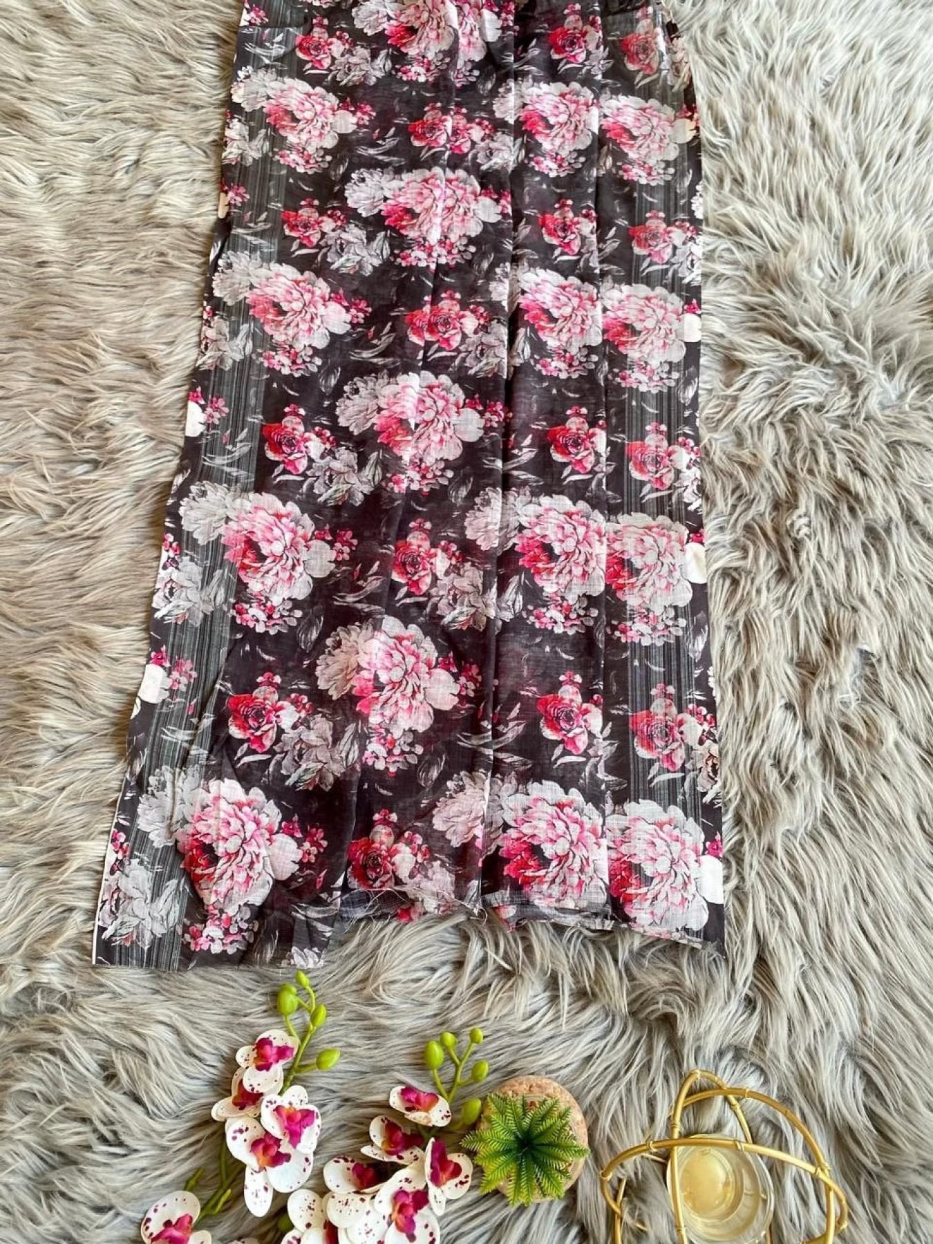 Linen Saree - blouse and border close-up