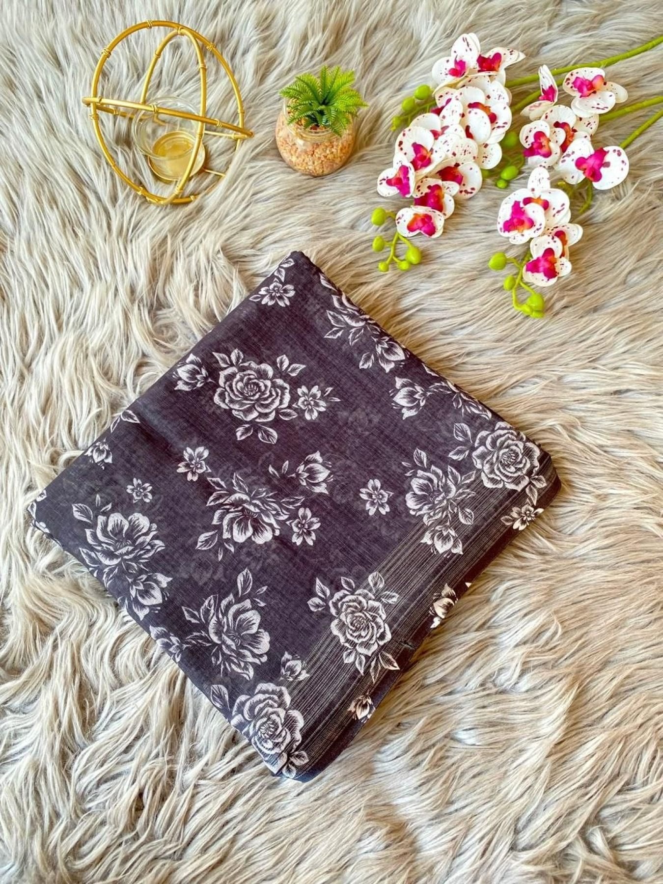 Linen Saree - Printed pallu design detail