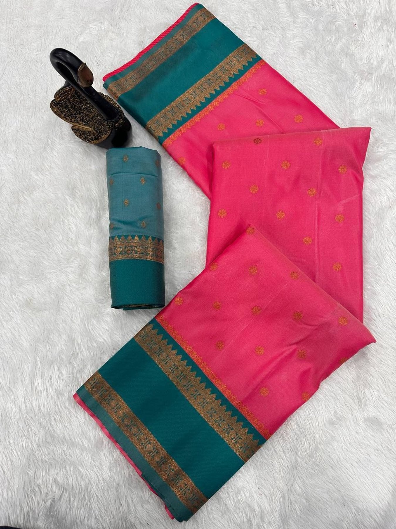 Pink Silk Saree - blouse and border close-up