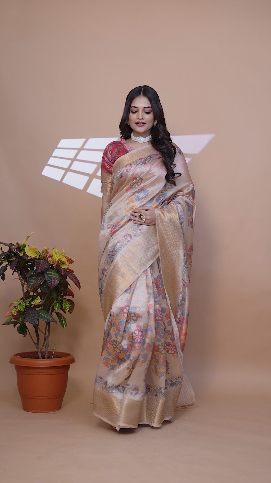 This elegant soft silk Saree