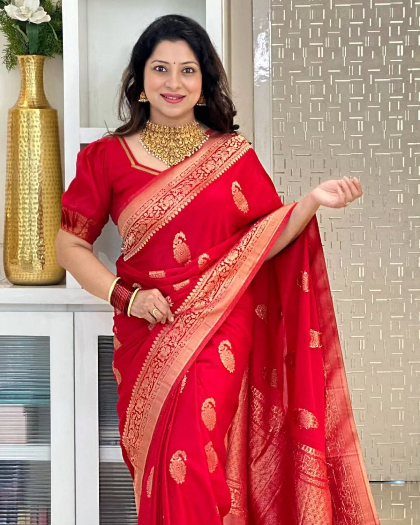 Red Banarasi Saree - drape and pallu detail