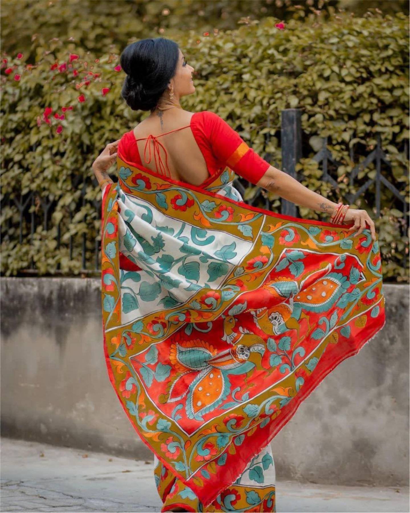 Linen Saree - blouse and border close-up