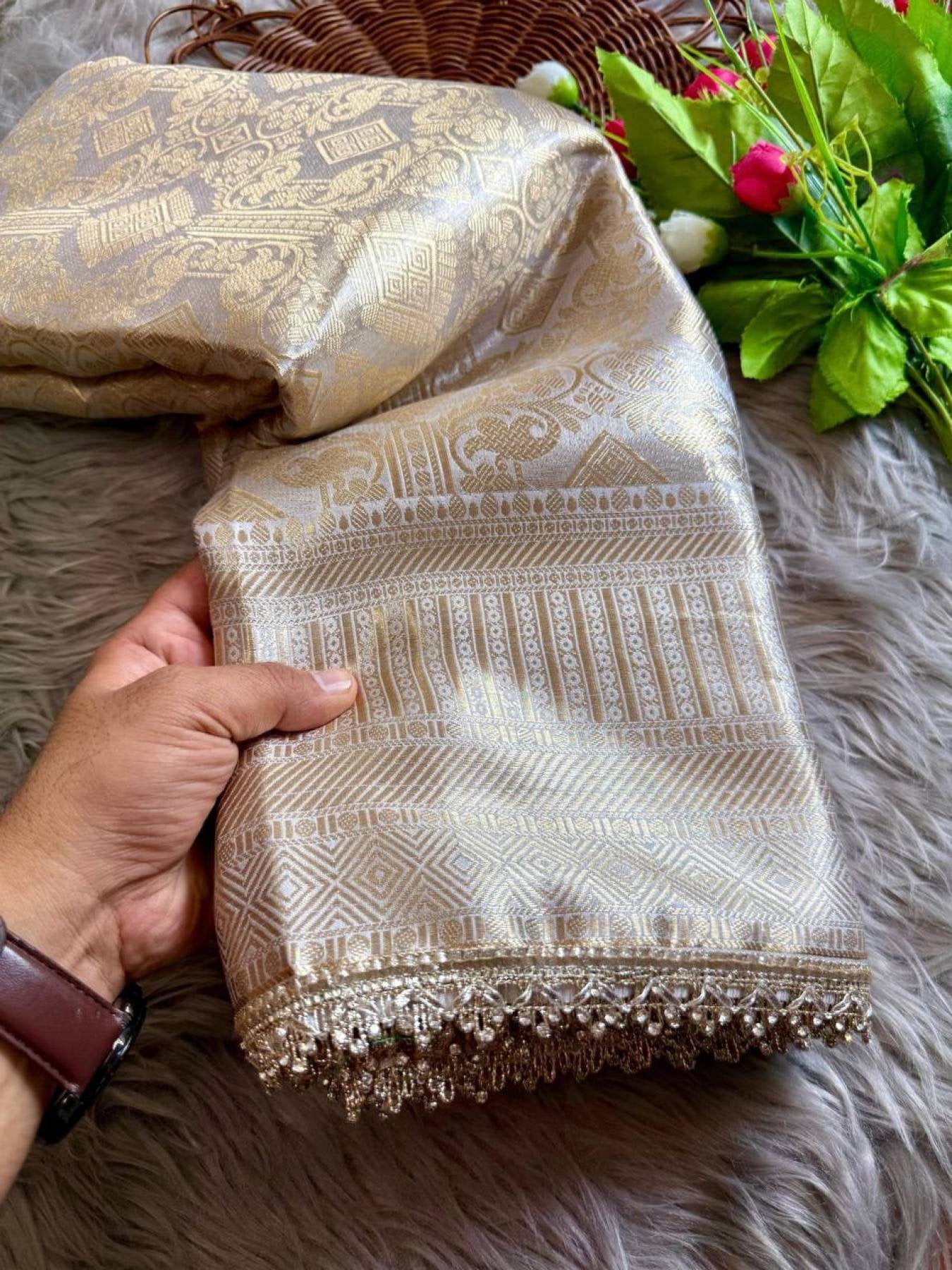 White Banarasi Saree - blouse and border close-up